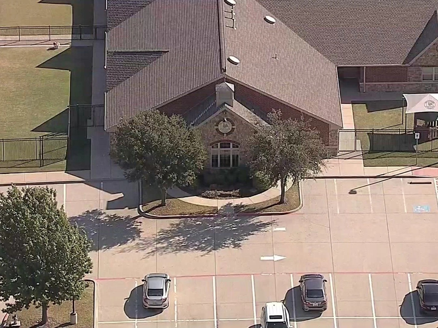 Giao vien My bi bat sau khi cho tre tiep xuc voi chat kich thich hinh anh