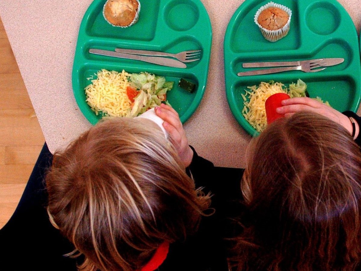 tre em ngheo doi anh 2