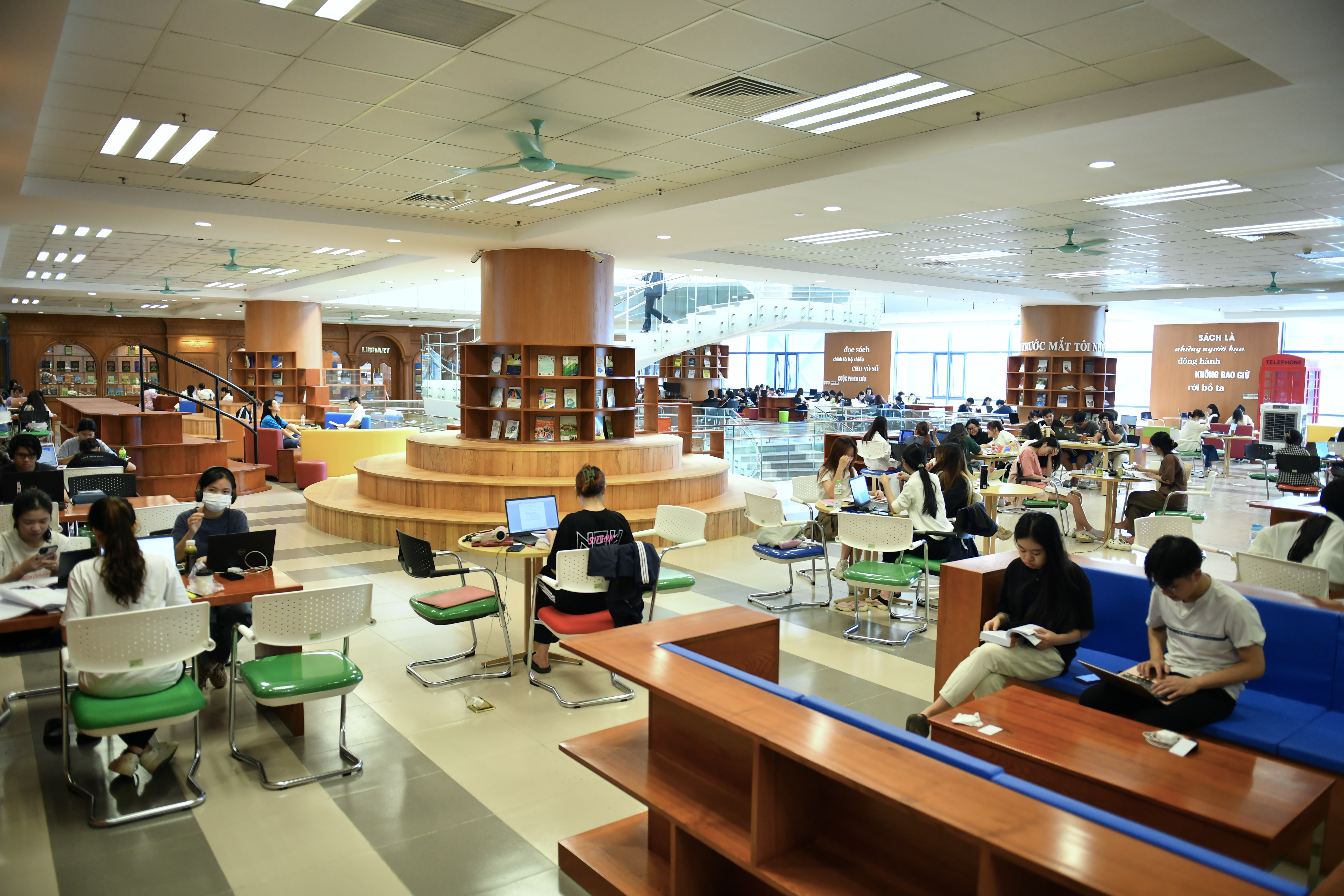 Thu vien Ha Noi anh 3
