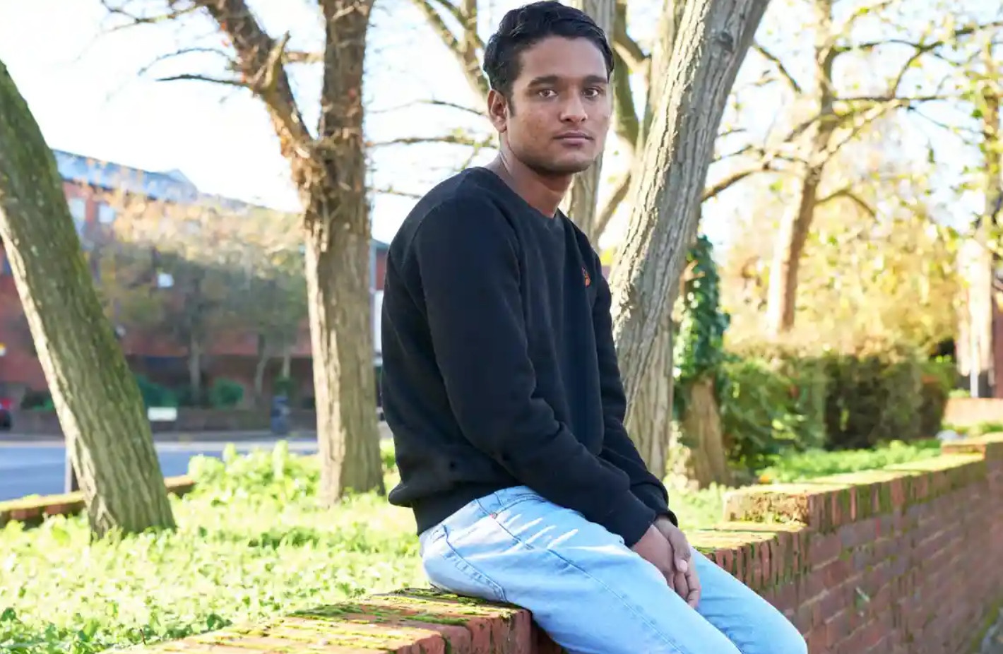 Sinh vien mat suat vao dai hoc do bi bat giu nham o bien gioi Anh hinh anh