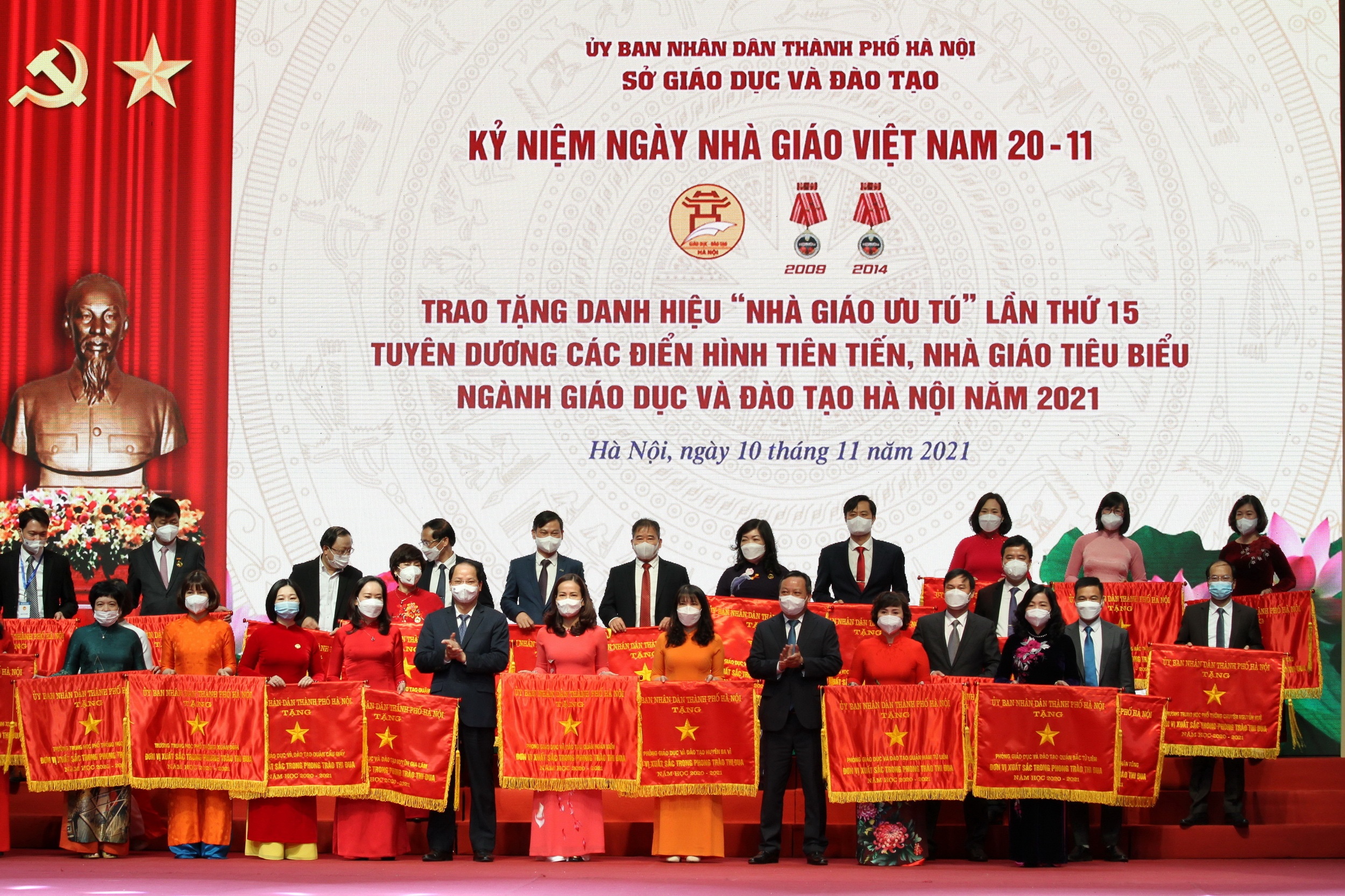 Ha Noi lay y kien du luan ve de cu Nha giao Nhan dan, Nha giao Uu tu hinh anh