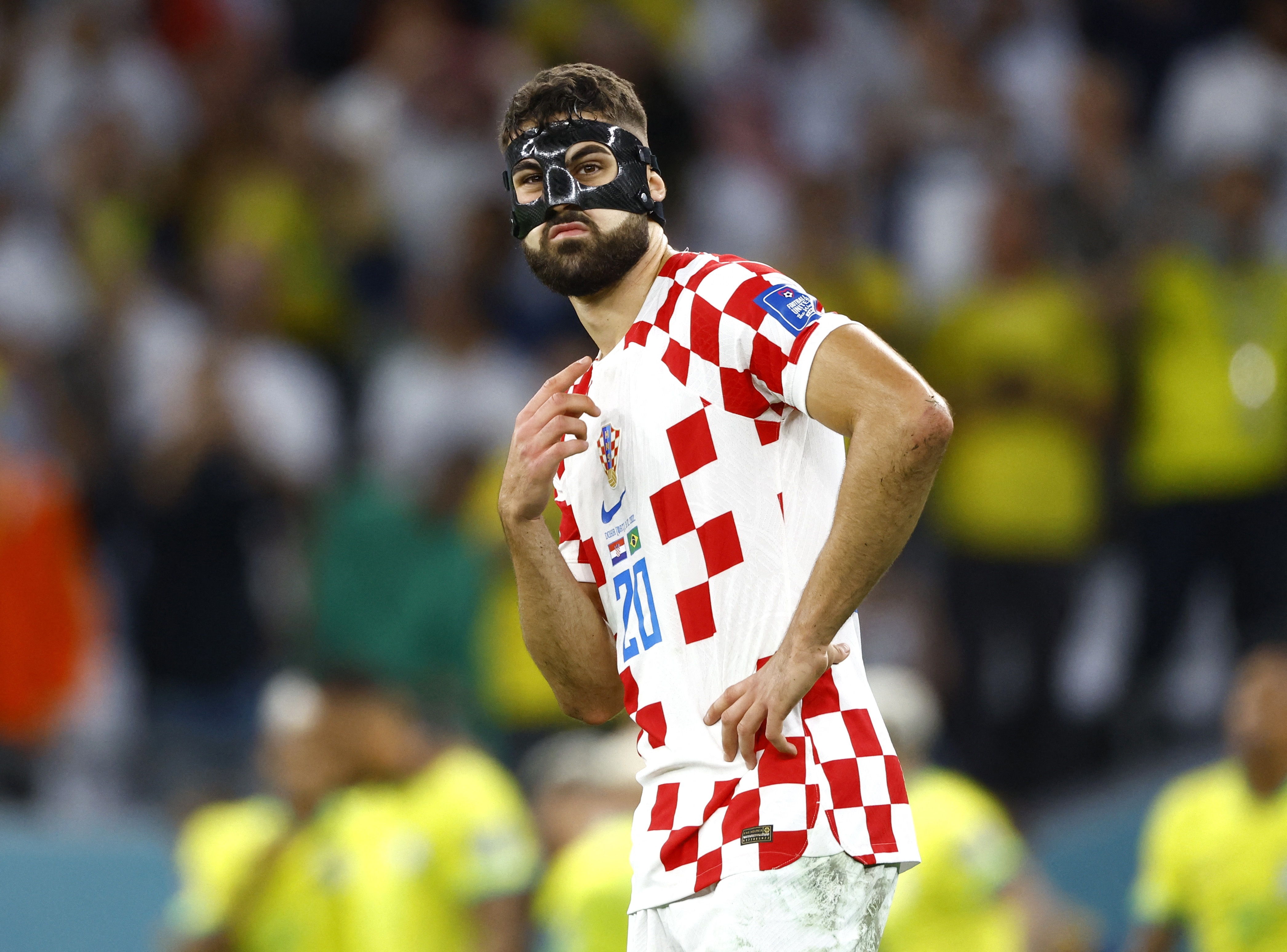 Cau thu deo mat na cua doi Croatia hinh anh