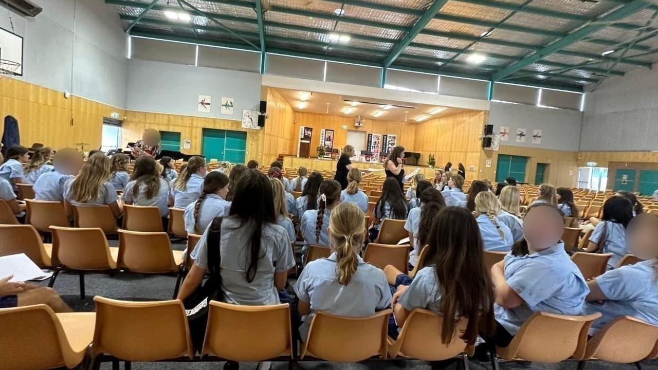 cam du tot nghiep anh 1