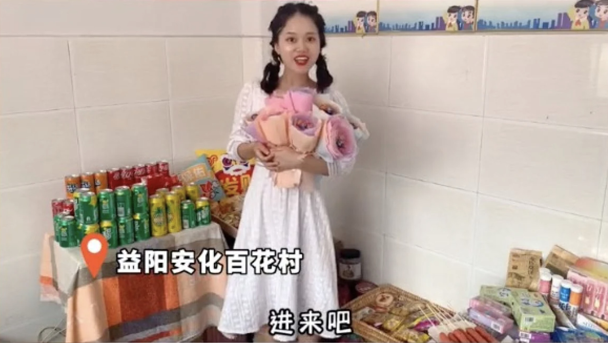 Giao vien noi tieng mang xa hoi voi goc an vat trong lop hinh anh