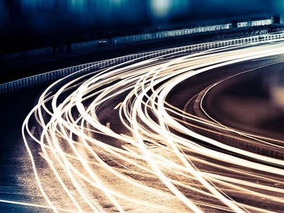 Vu tru trong nhu the nao khi pha vo toc do anh sang? hinh anh