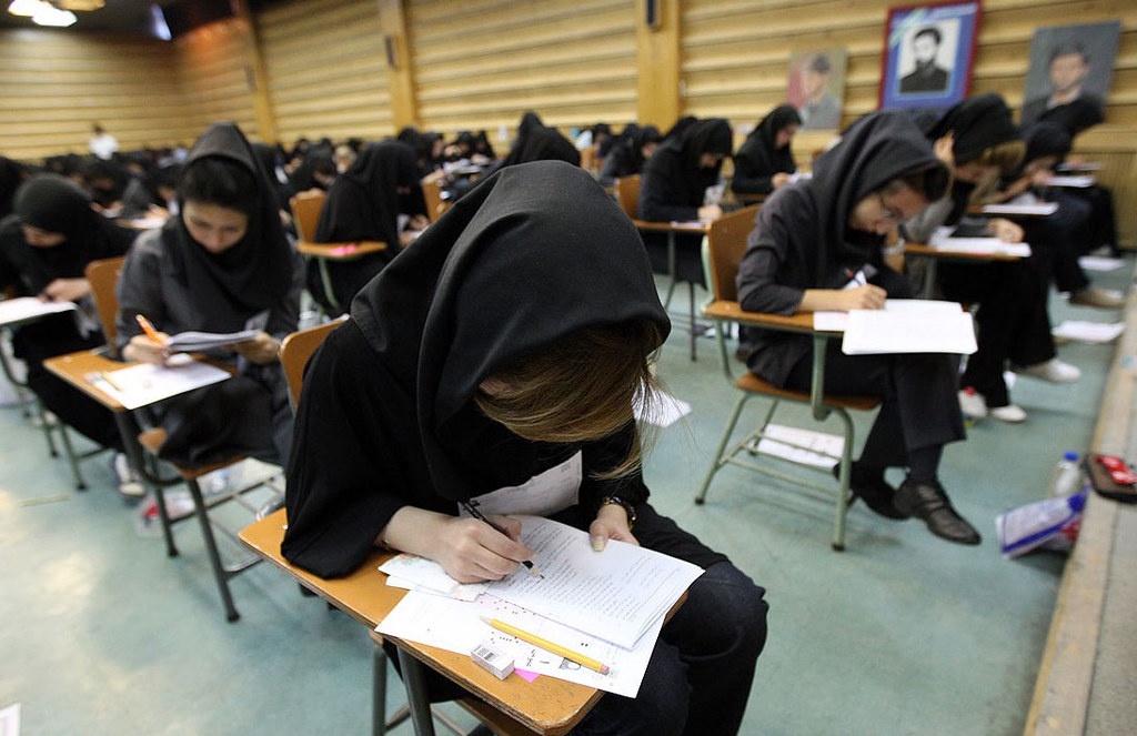 Co hoc bong tien si, 300 du hoc sinh van bi Australia cham cap visa hinh anh