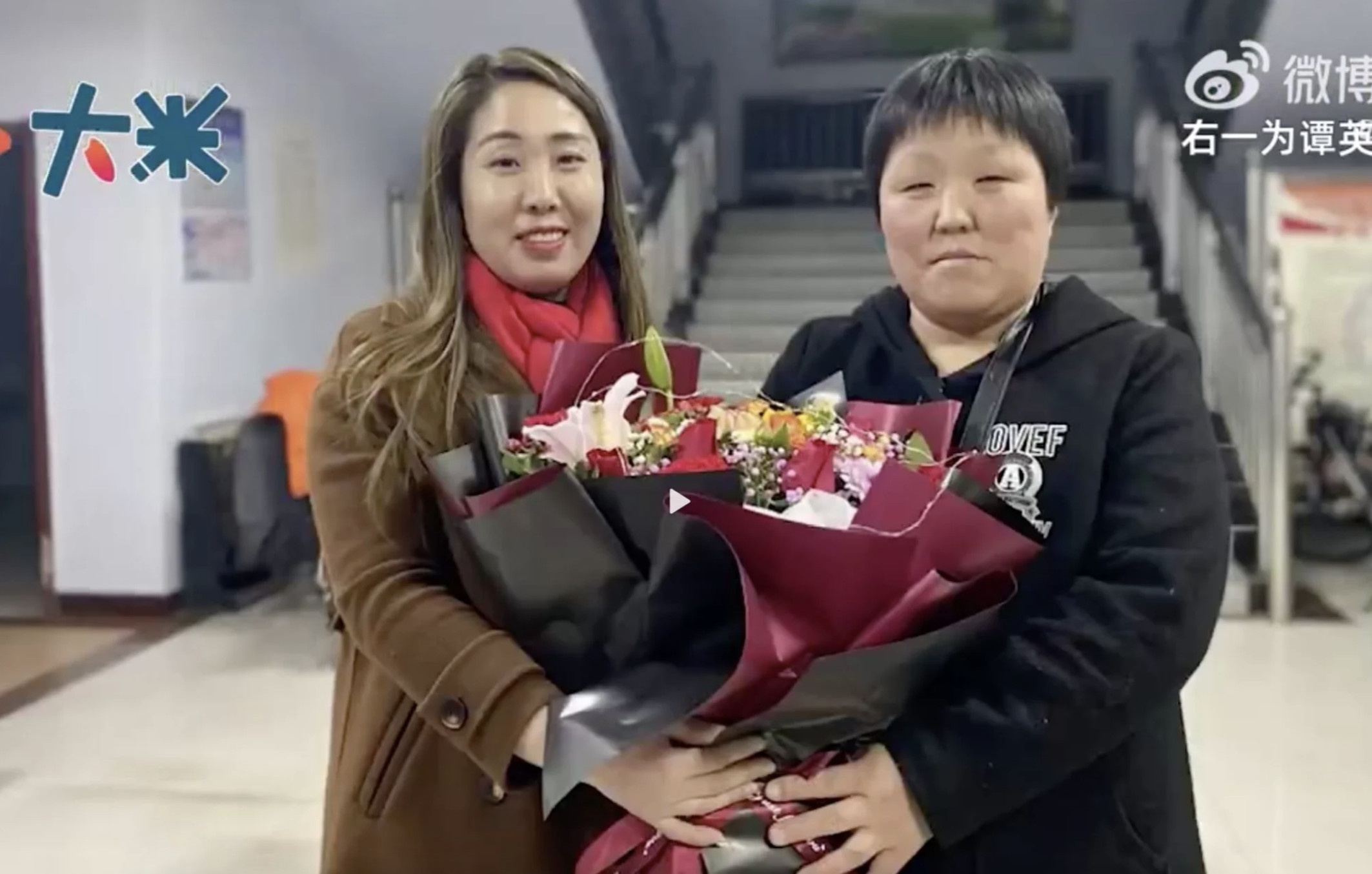 Nguoi phu nu 42 tuoi tu hoc hon 10 ngon ngu dia phuong hinh anh