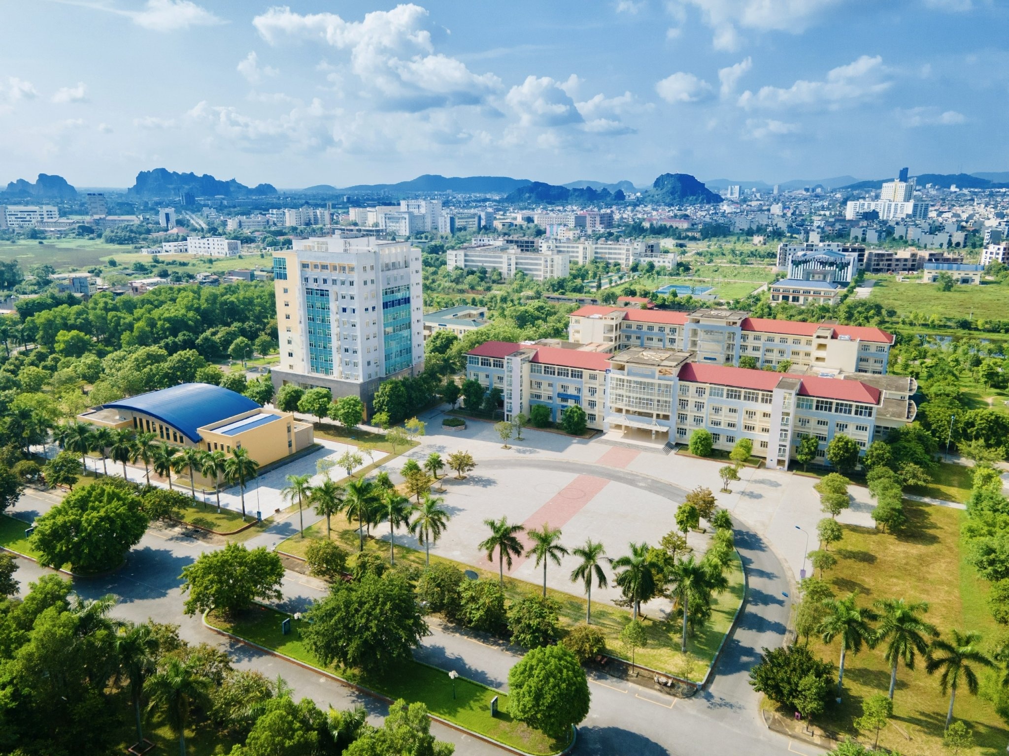 Dai hoc Hong Duc duoc dao tao tu bac tieu hoc toi sau dai hoc hinh anh