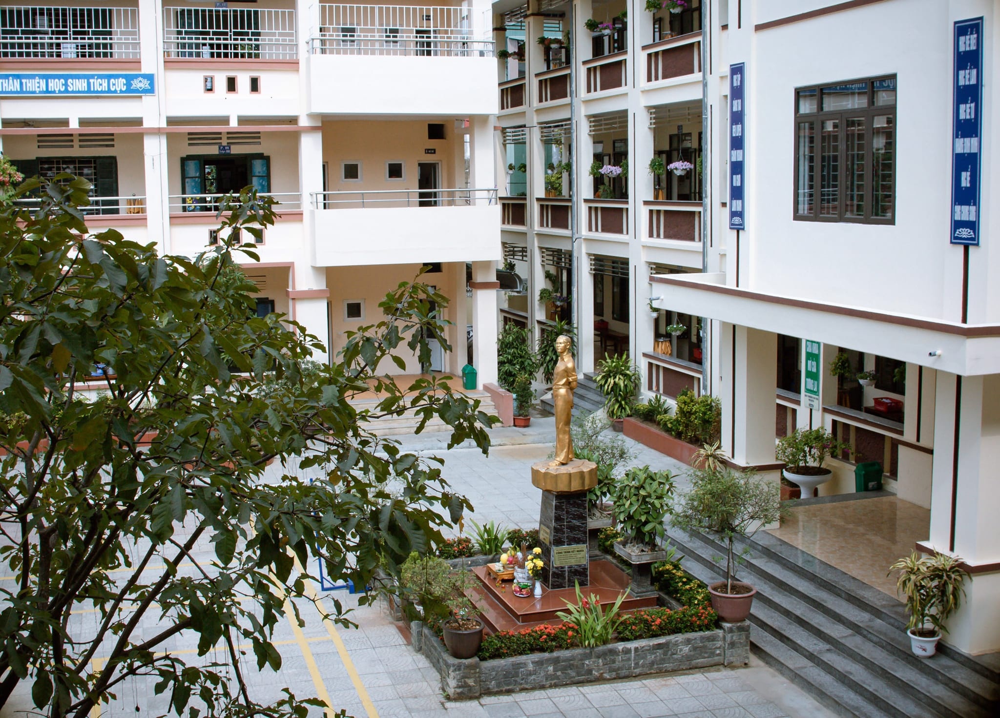 Ky luat nu giao vien tham gia duong day lam bang gia hinh anh