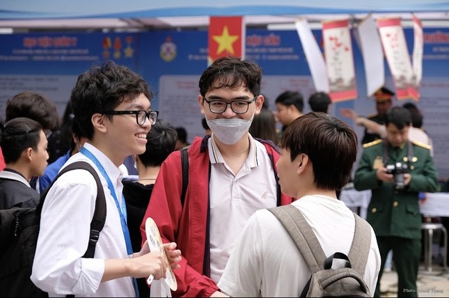 Cua vao dai hoc top tren hep dan voi hoc sinh vung kho? hinh anh