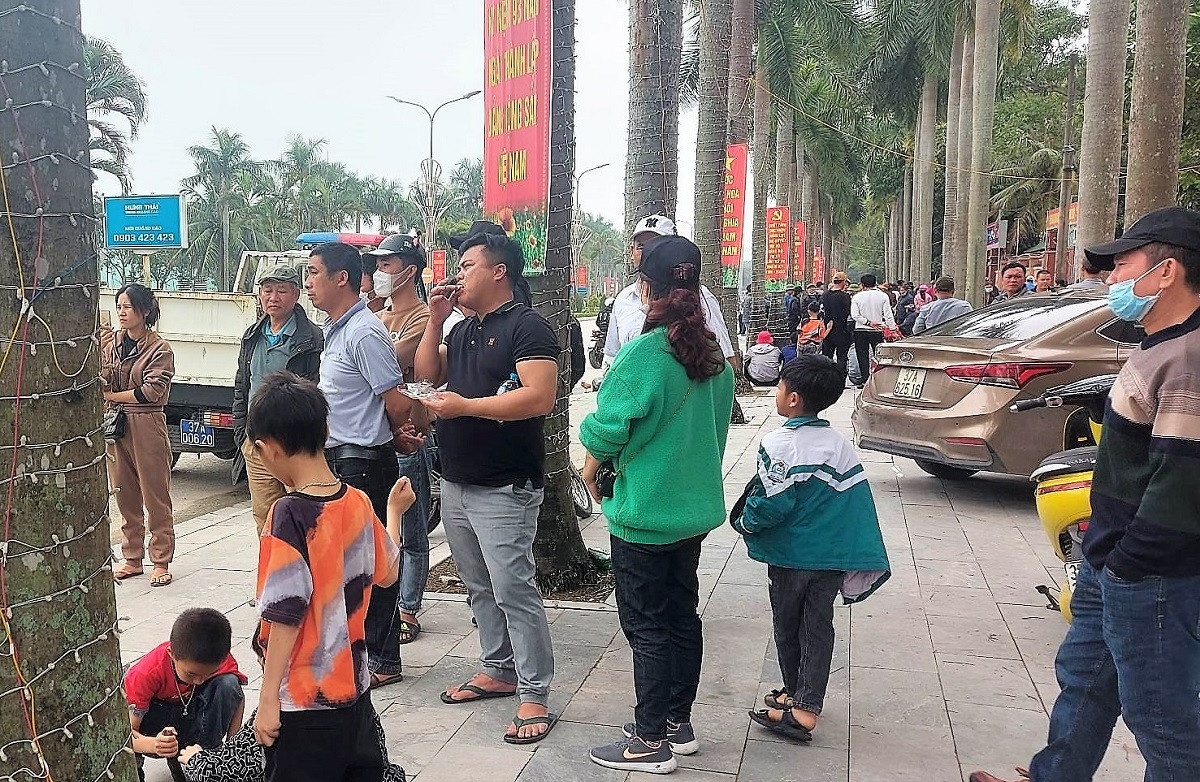 50 hoc sinh bi bat nghi hoc de phan doi phuong an 'siet' xe dien hinh anh