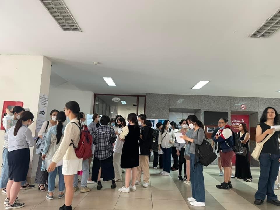 Thi sinh lo ky thi chung chi TOPIK vi khong den truoc 30 phut hinh anh