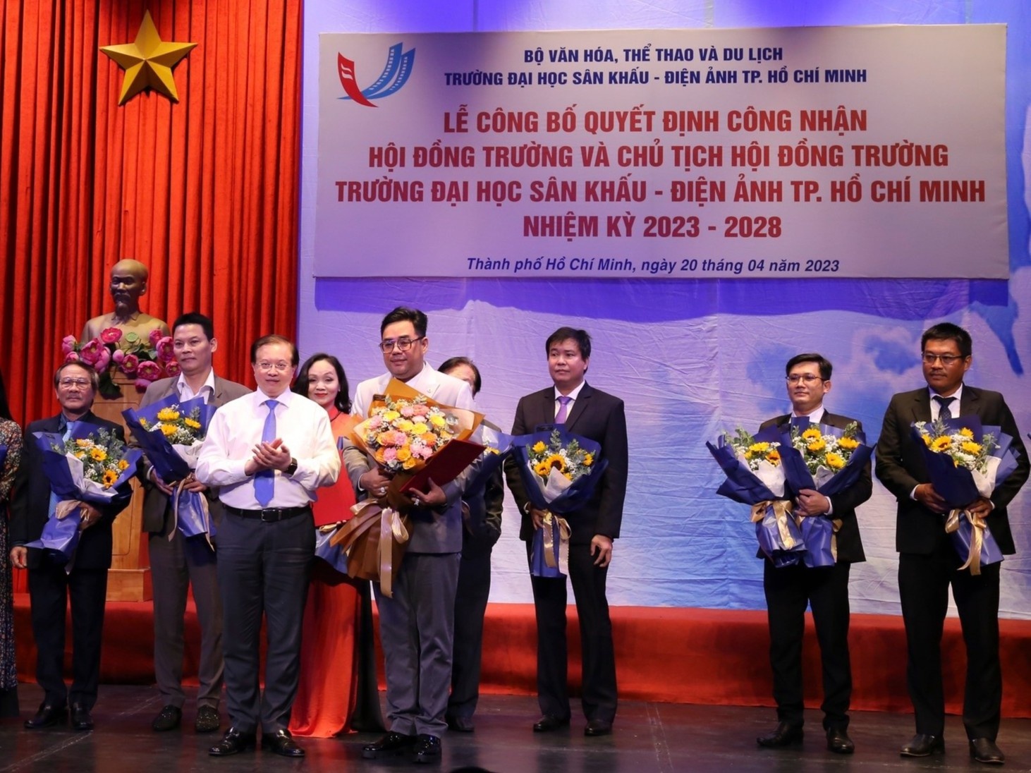 DH San khau Dien anh TP.HCM da co Hoi dong truong sau nhieu lum xum hinh anh