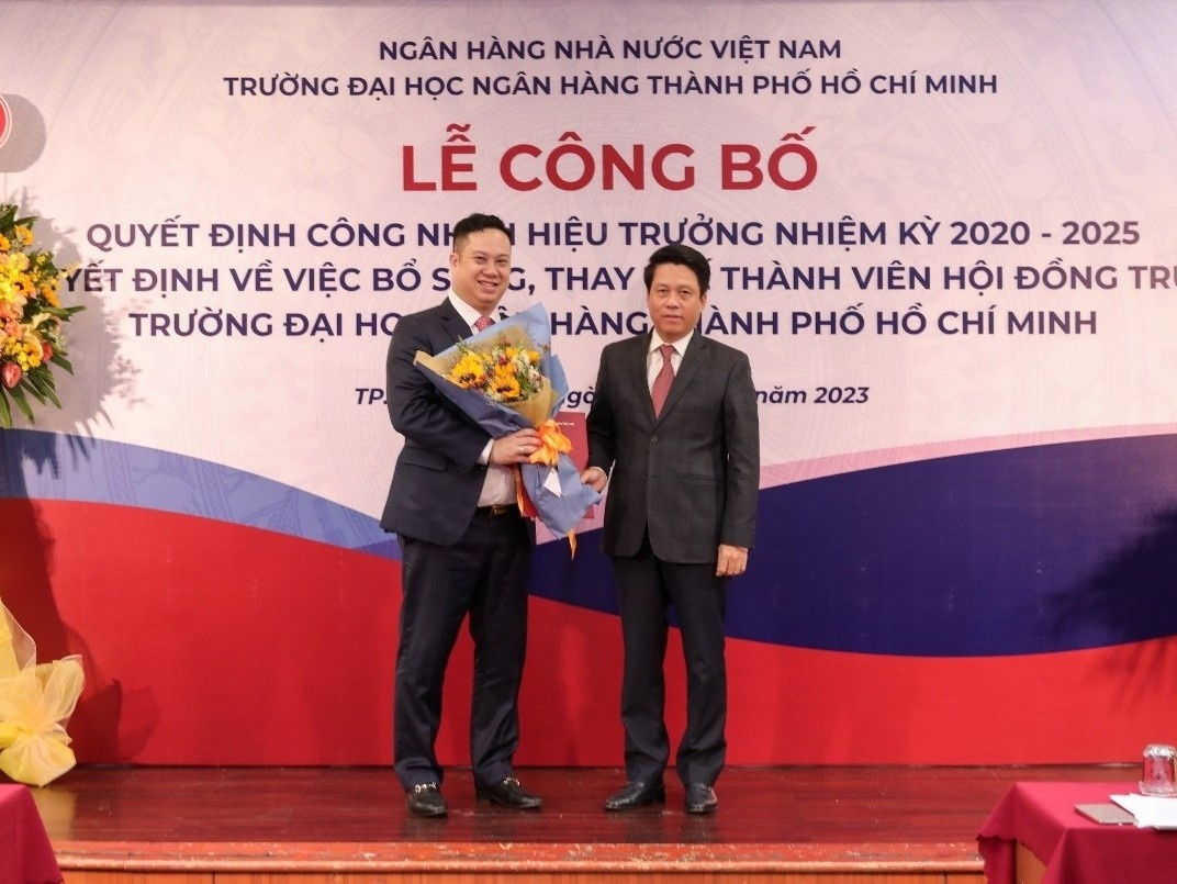 Dai hoc Ngan hang TP.HCM co tan hieu truong hinh anh