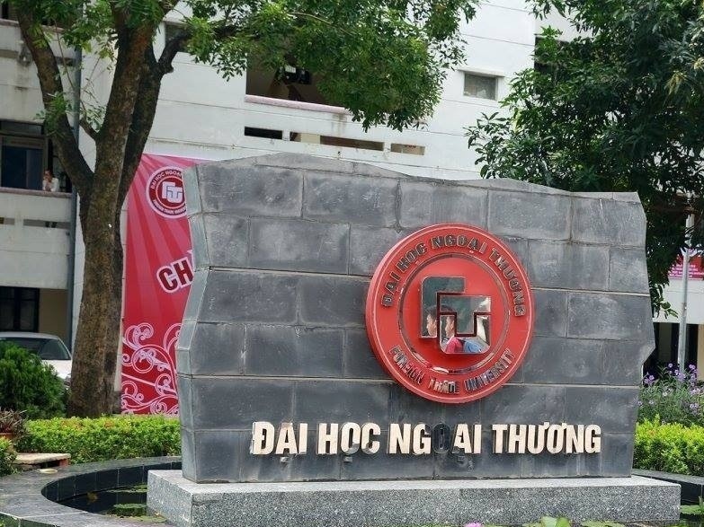 Dai hoc Ngoai thuong tang hoc phi hinh anh