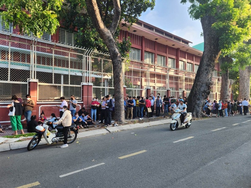 xep hang mua ho so anh 1