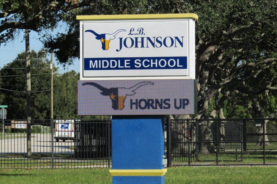 Giao vien My bi dieu tra vi khuyen khich hoc sinh danh nhau hinh anh