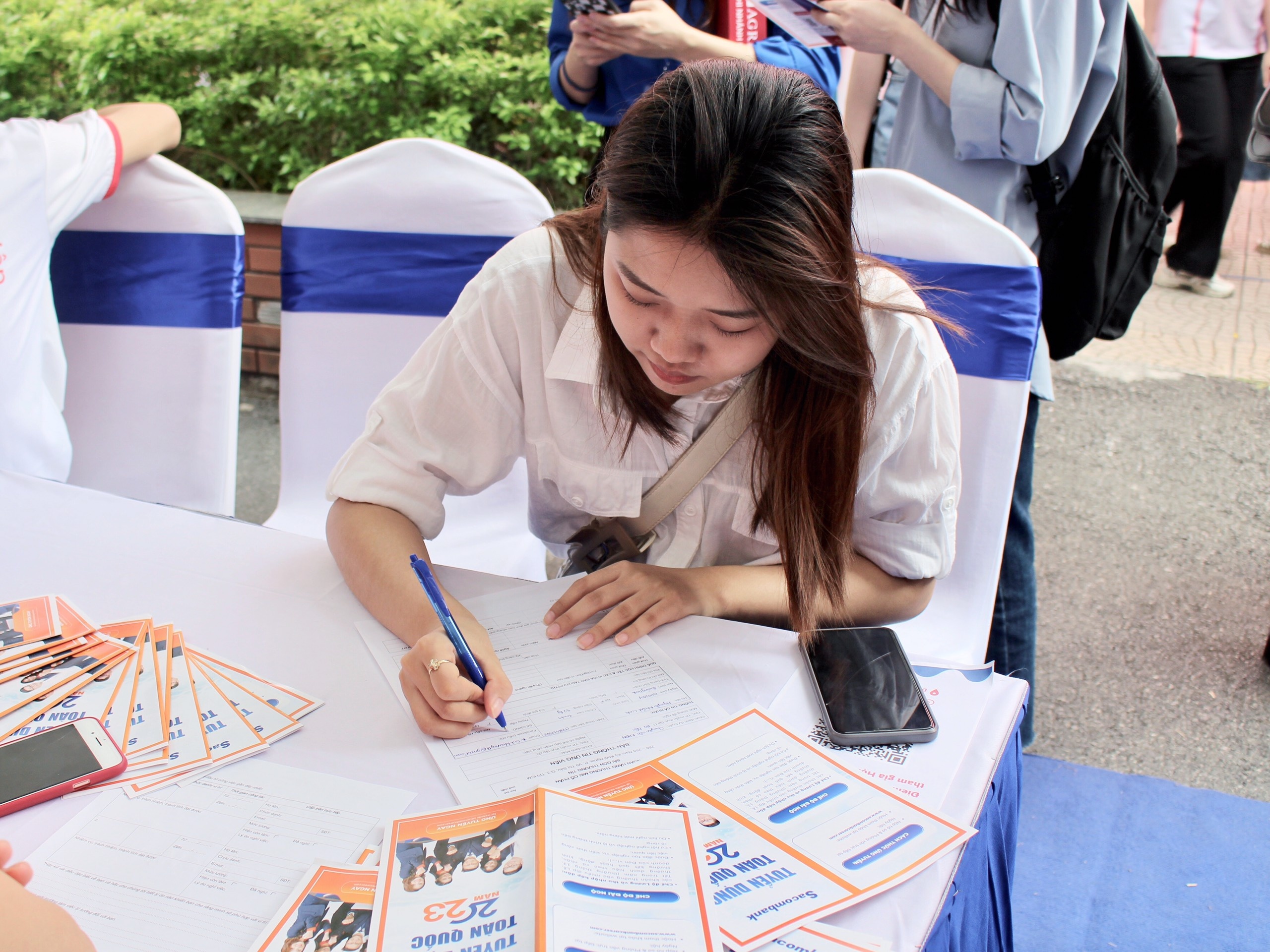 co hoi viec lam anh 1