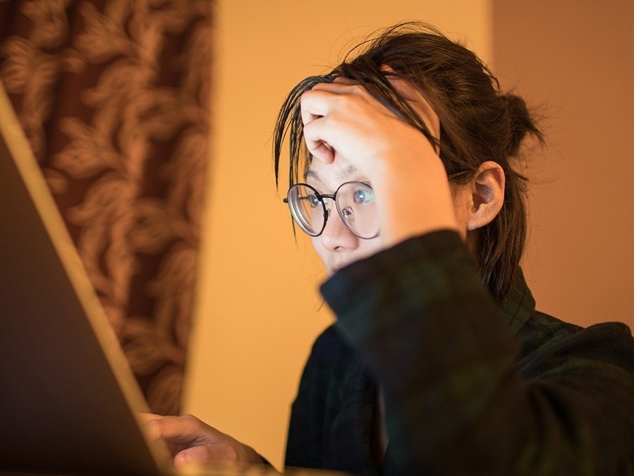 Phu huynh sot ruot khi con on thi 12 tieng moi ngay hinh anh