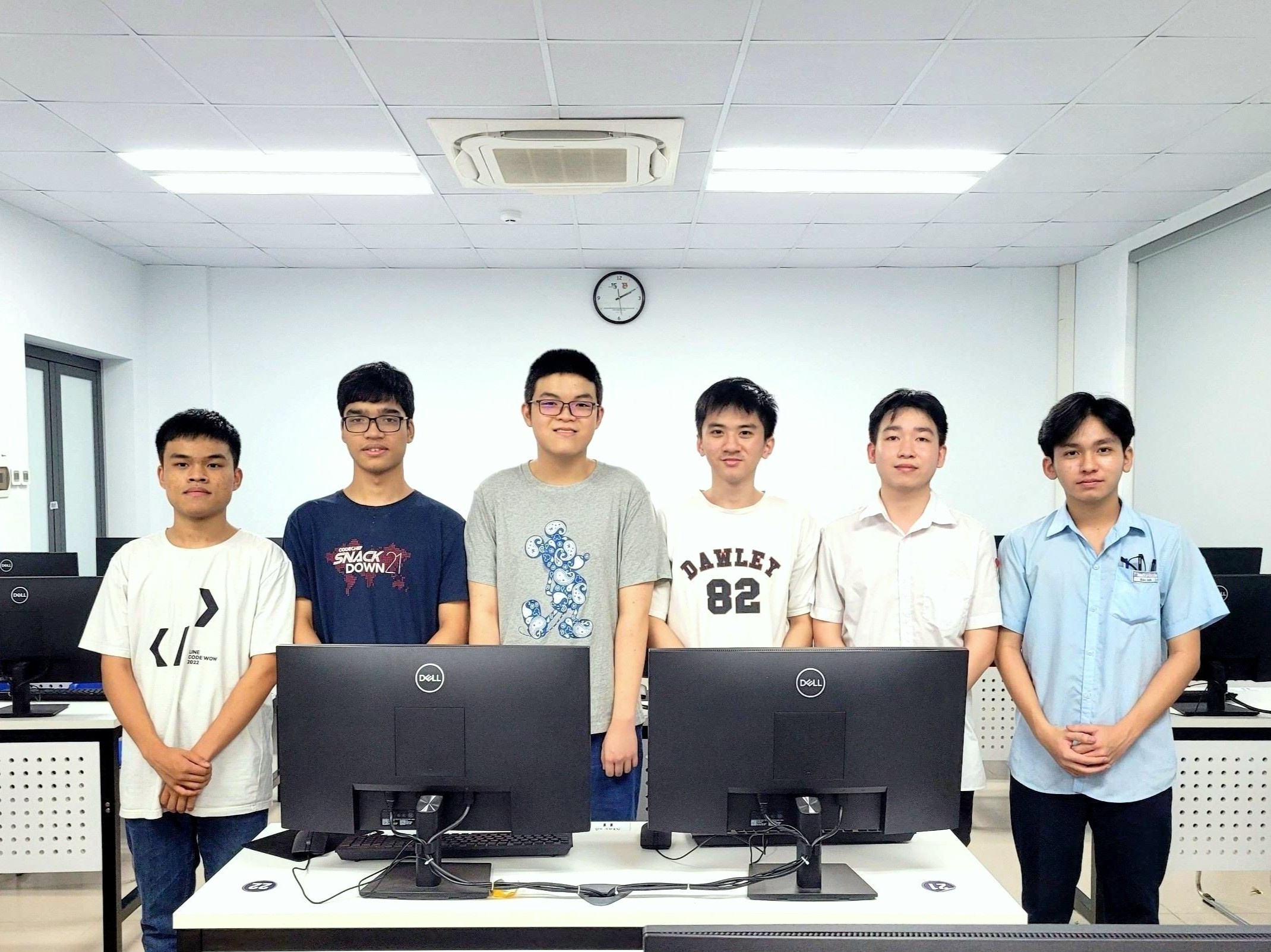 Ca 6 hoc sinh Viet doat huy chuong tai Olympic Tin hoc chau A hinh anh