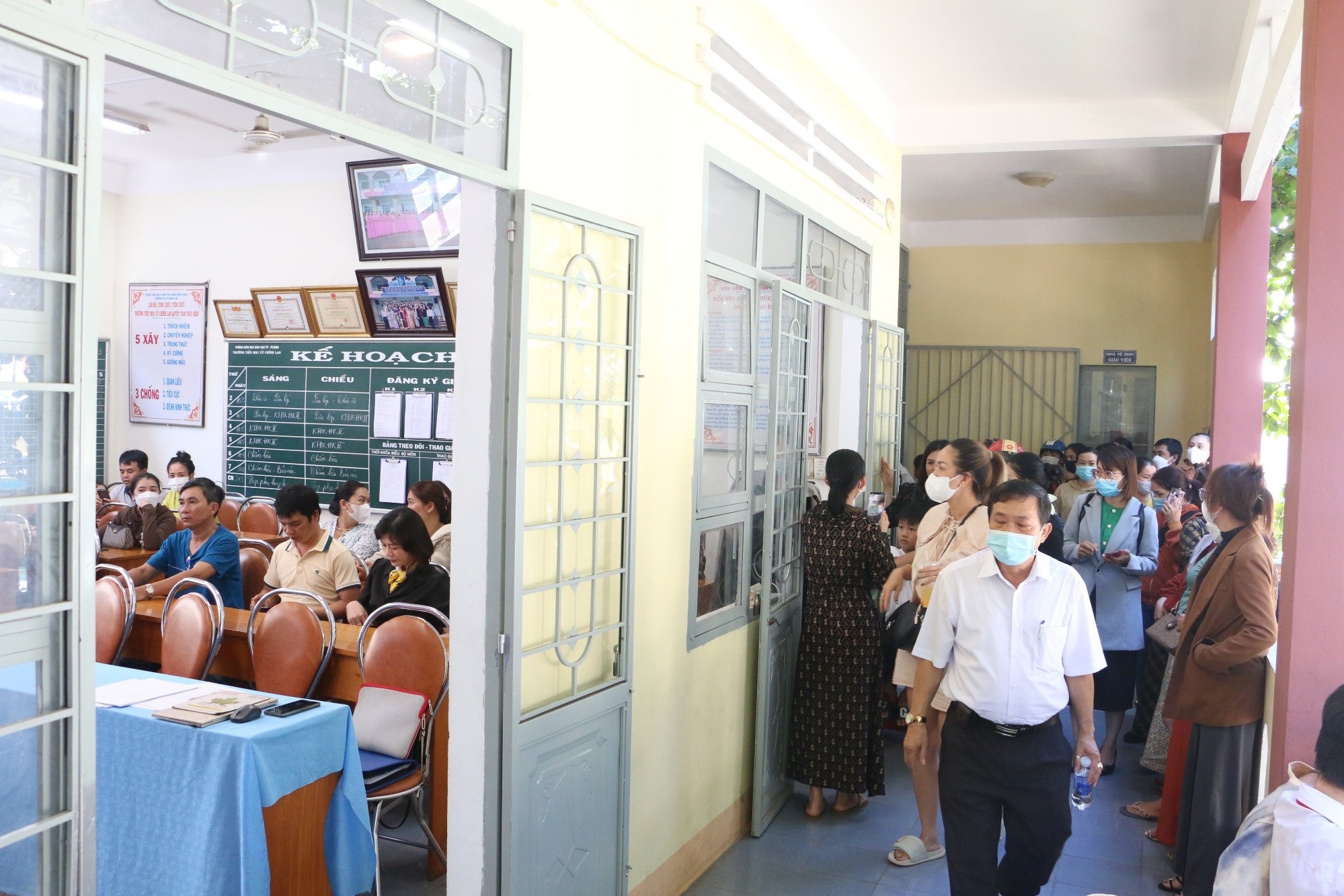 Phong GD&DT len tieng vu phu huynh khieu nai vi con rot mon Am nhac hinh anh