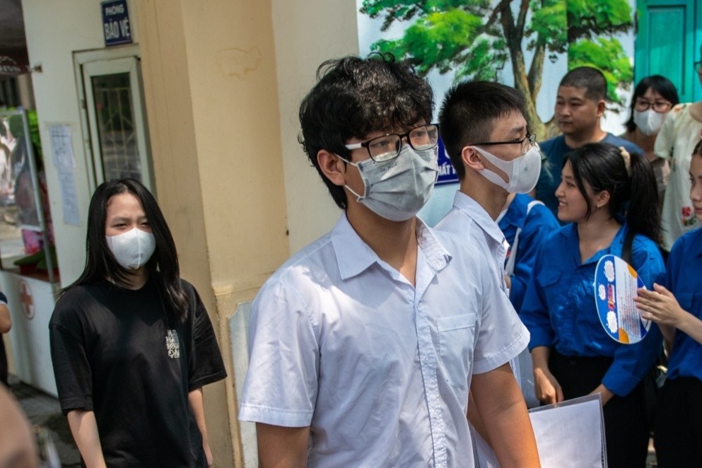 De thi va goi y dap an mon Tieng Anh tuyen sinh lop 10 tai Ha Noi hinh anh