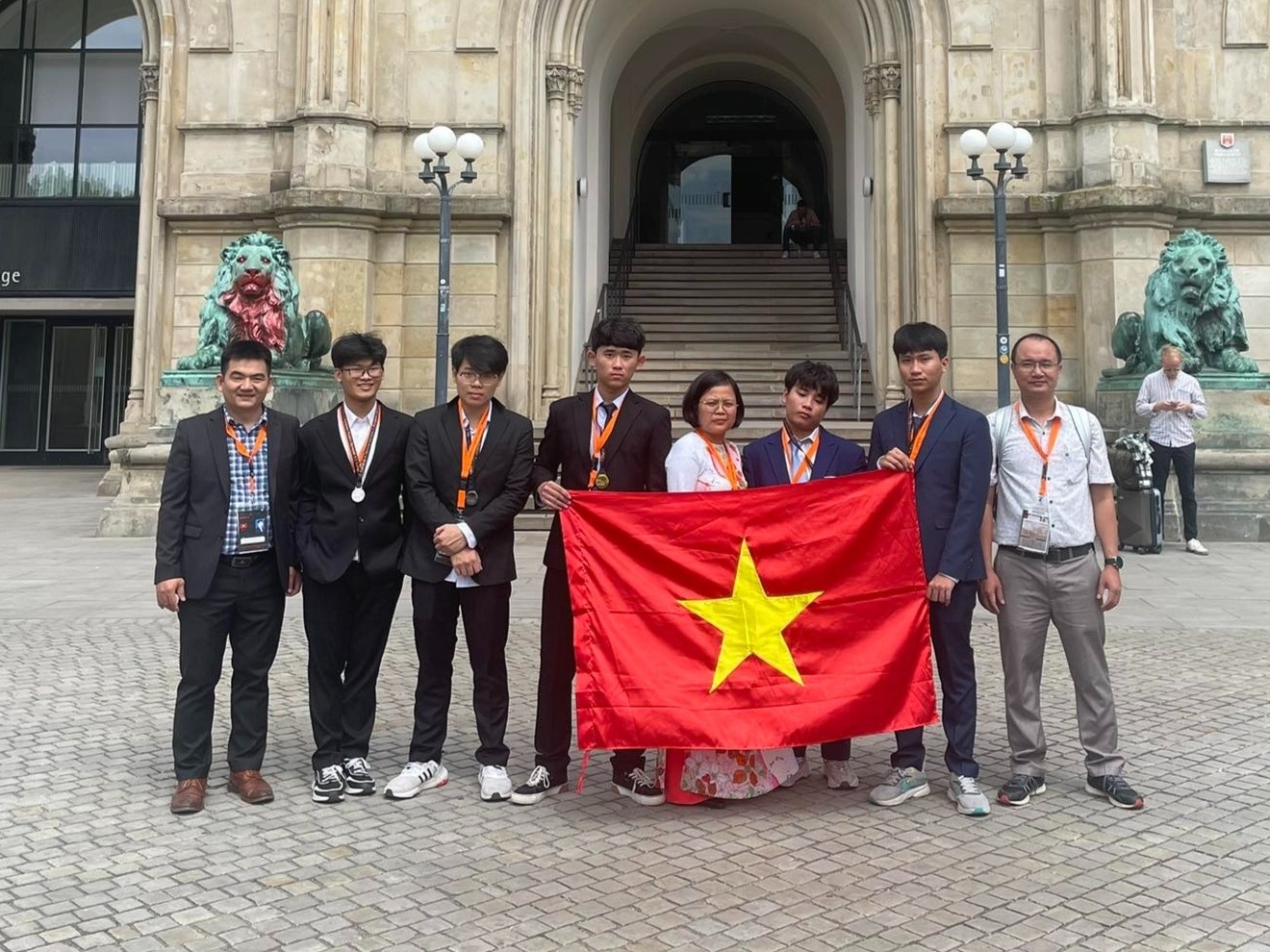 Viet Nam gianh 5 huy chuong tai Olympic Vat ly chau Au hinh anh