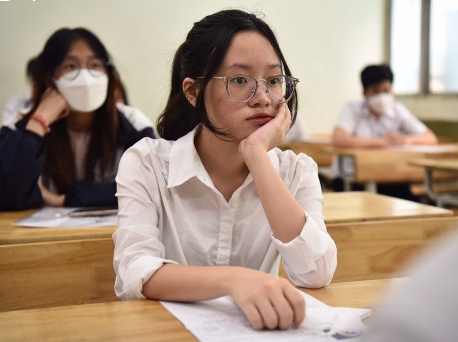 Thi tot nghiep THPT: Thi sinh bi ap luc trong giai doan 'nuoc rut' hinh anh