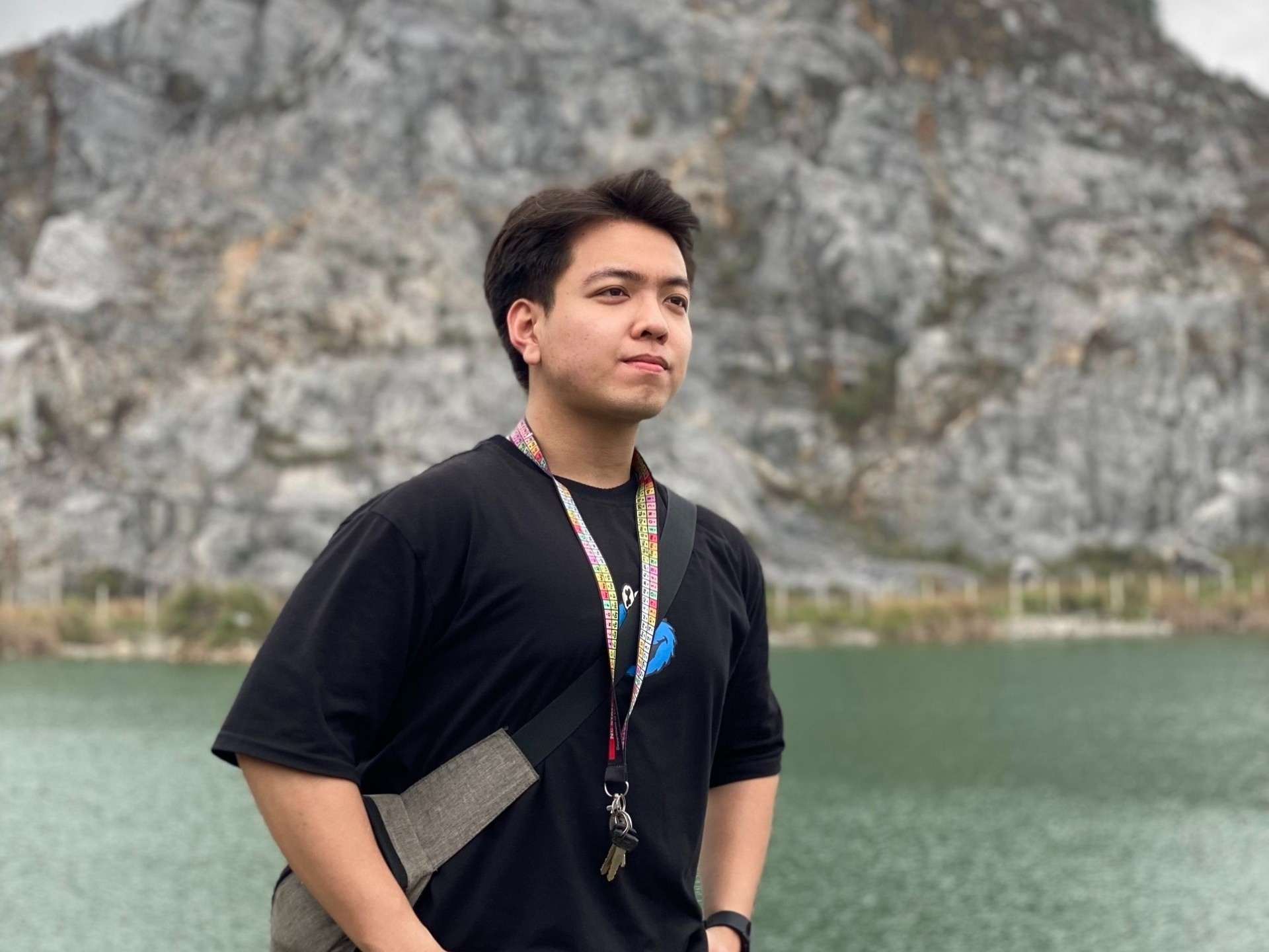 Cuu hoc sinh chuyen Van gianh hoc bong du hoc tien si nganh Hoa hinh anh