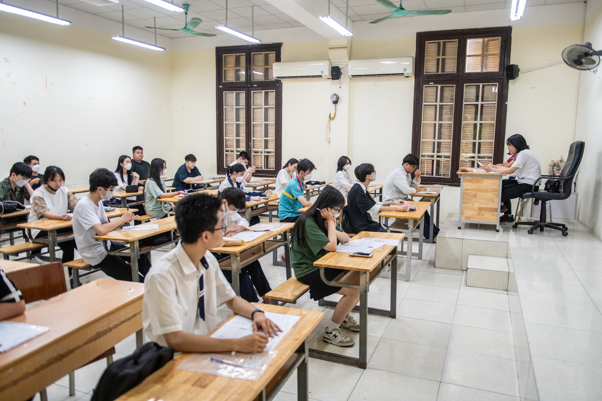 Day them trai quy dinh, giao vien co the bi buoc thoi viec? hinh anh