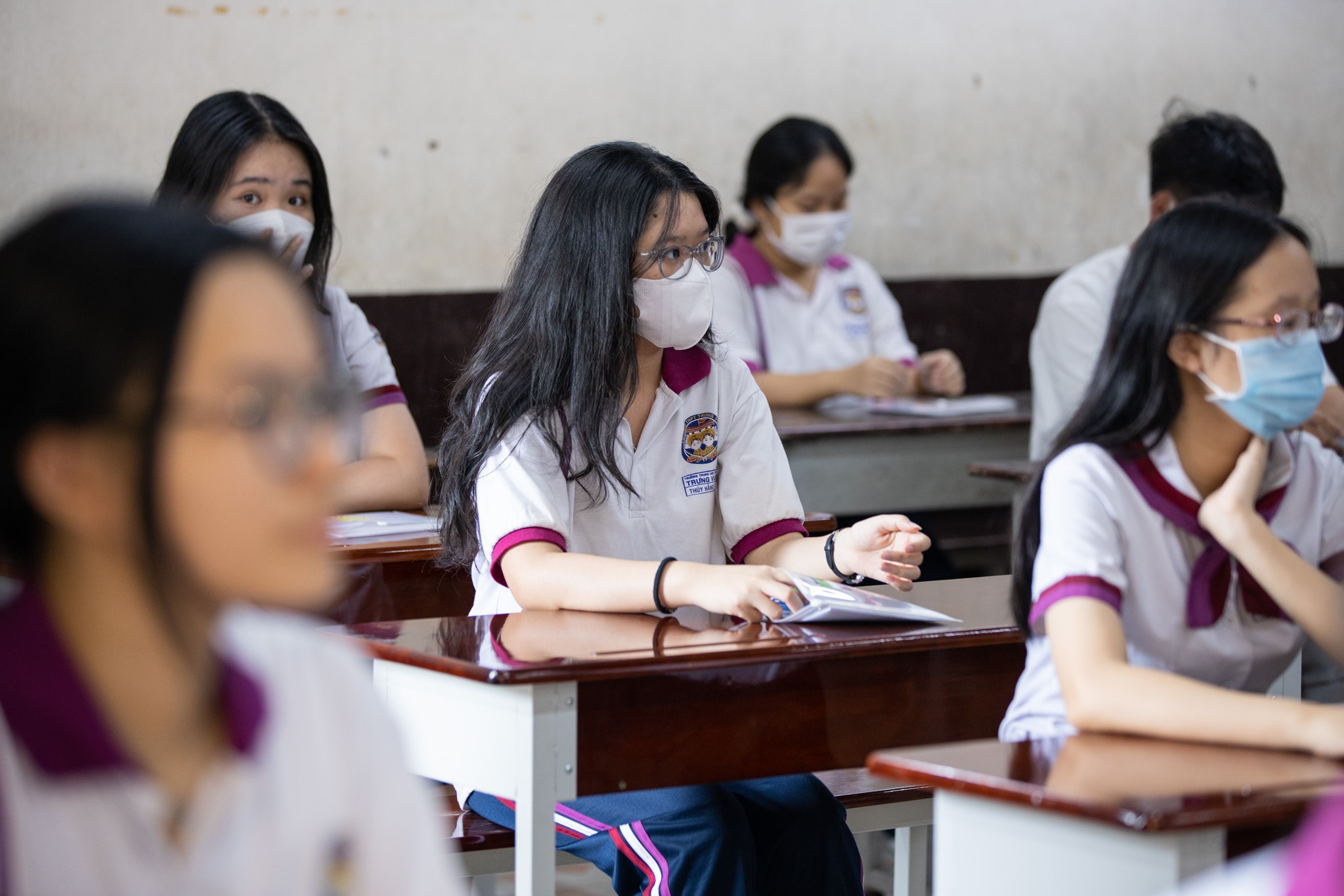 De thi Ngu van xuat hien tren mang truoc khi het gio lam bai hinh anh