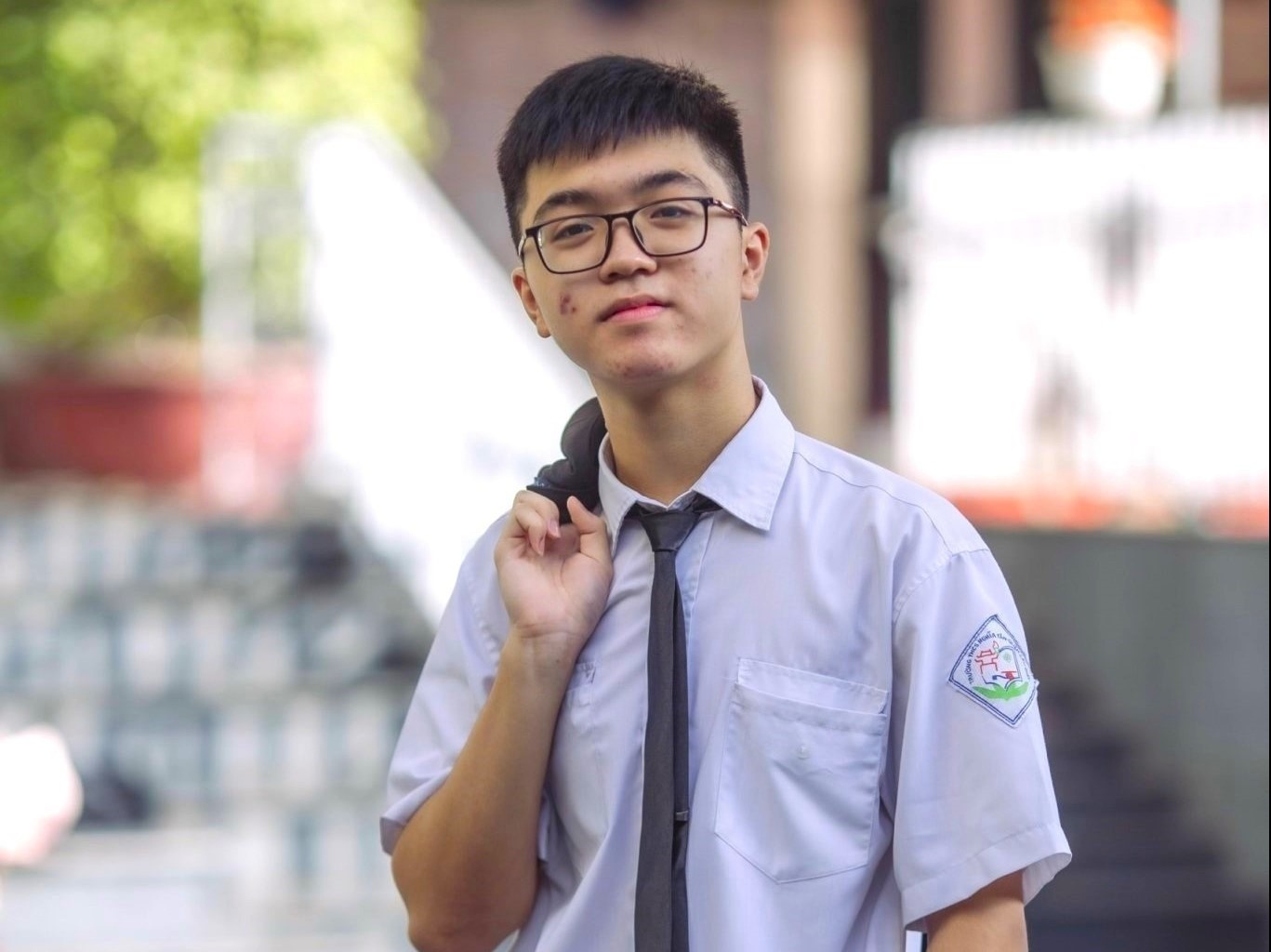 Thu khoa lop 10 Ha Noi tung thi truot hoc sinh gioi hinh anh
