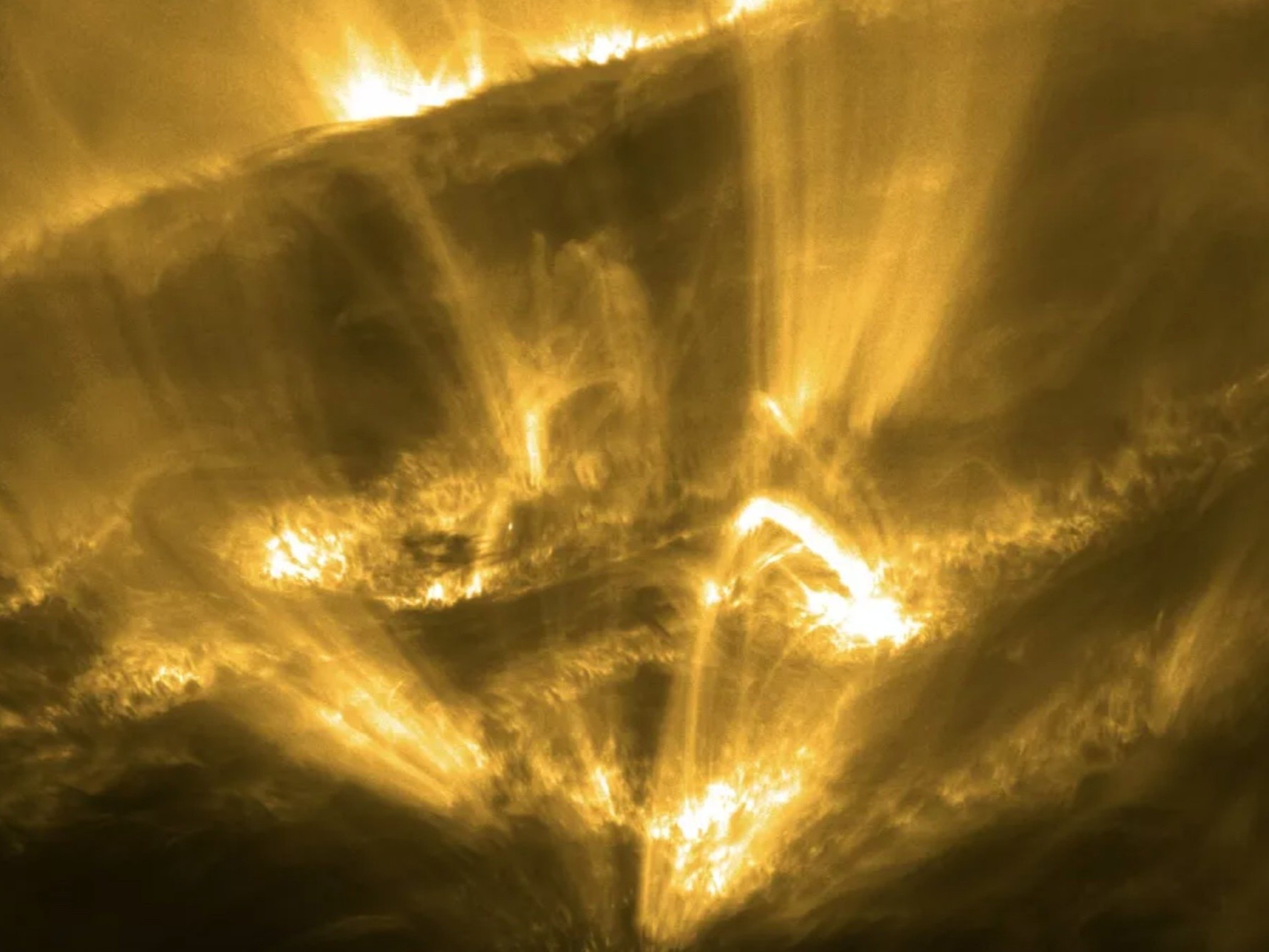 'Sao bang' roi xuong Mat Troi hinh anh