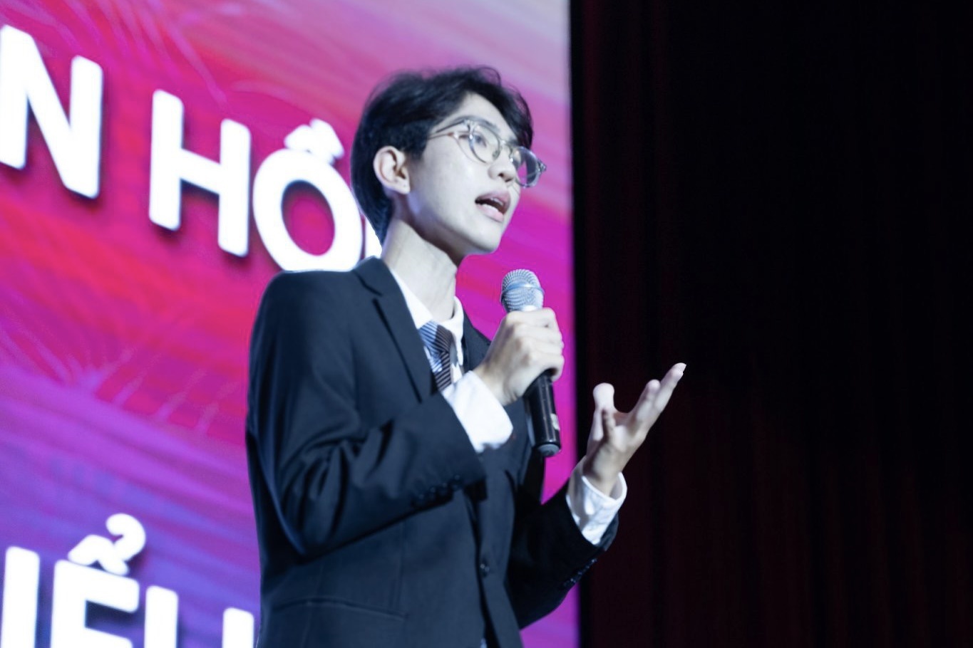 Lo dien 5 tan thu linh sinh vien Hoc vien Ngoai giao hinh anh