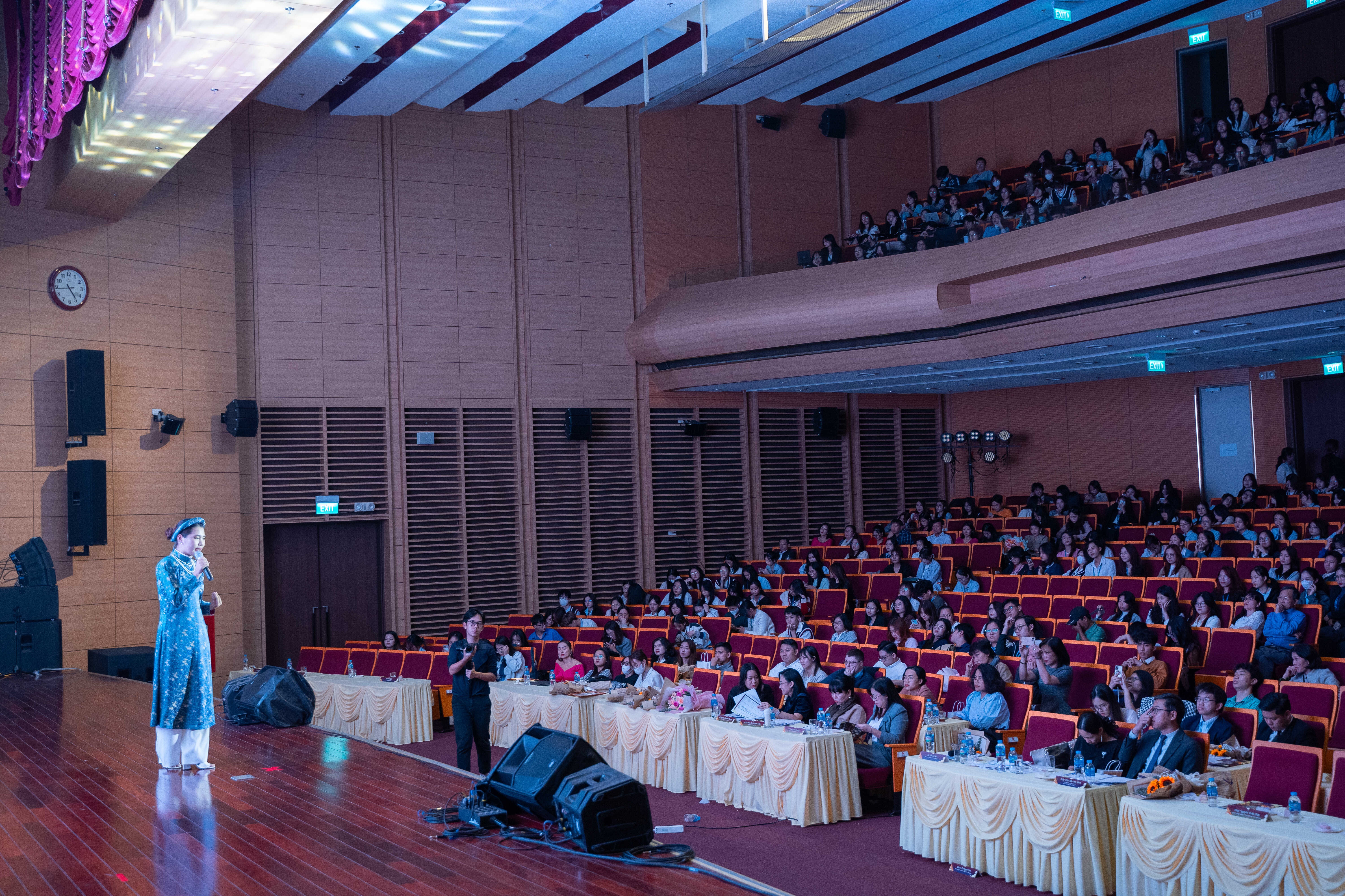 thu linh sinh vien anh 3