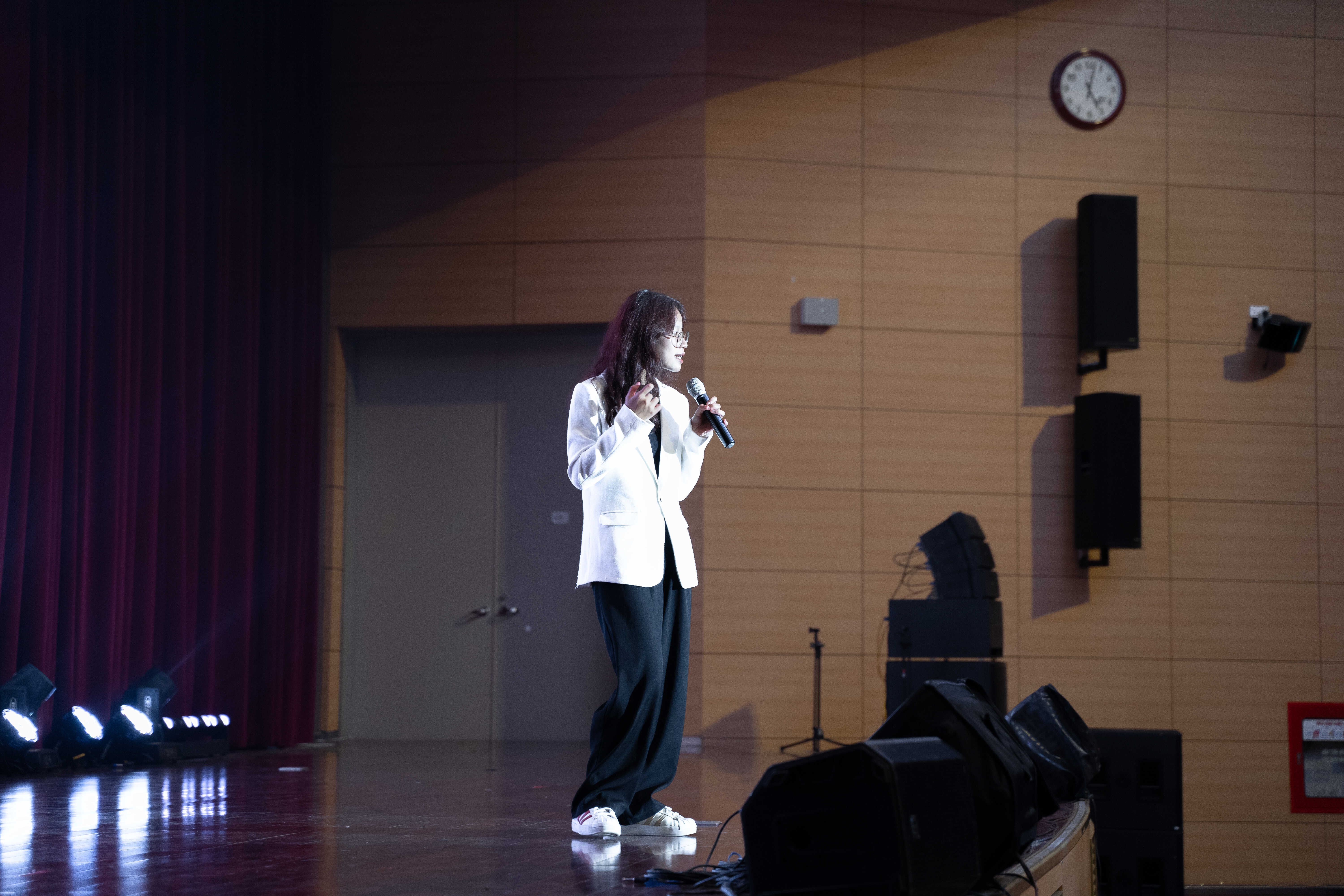 thu linh sinh vien anh 11