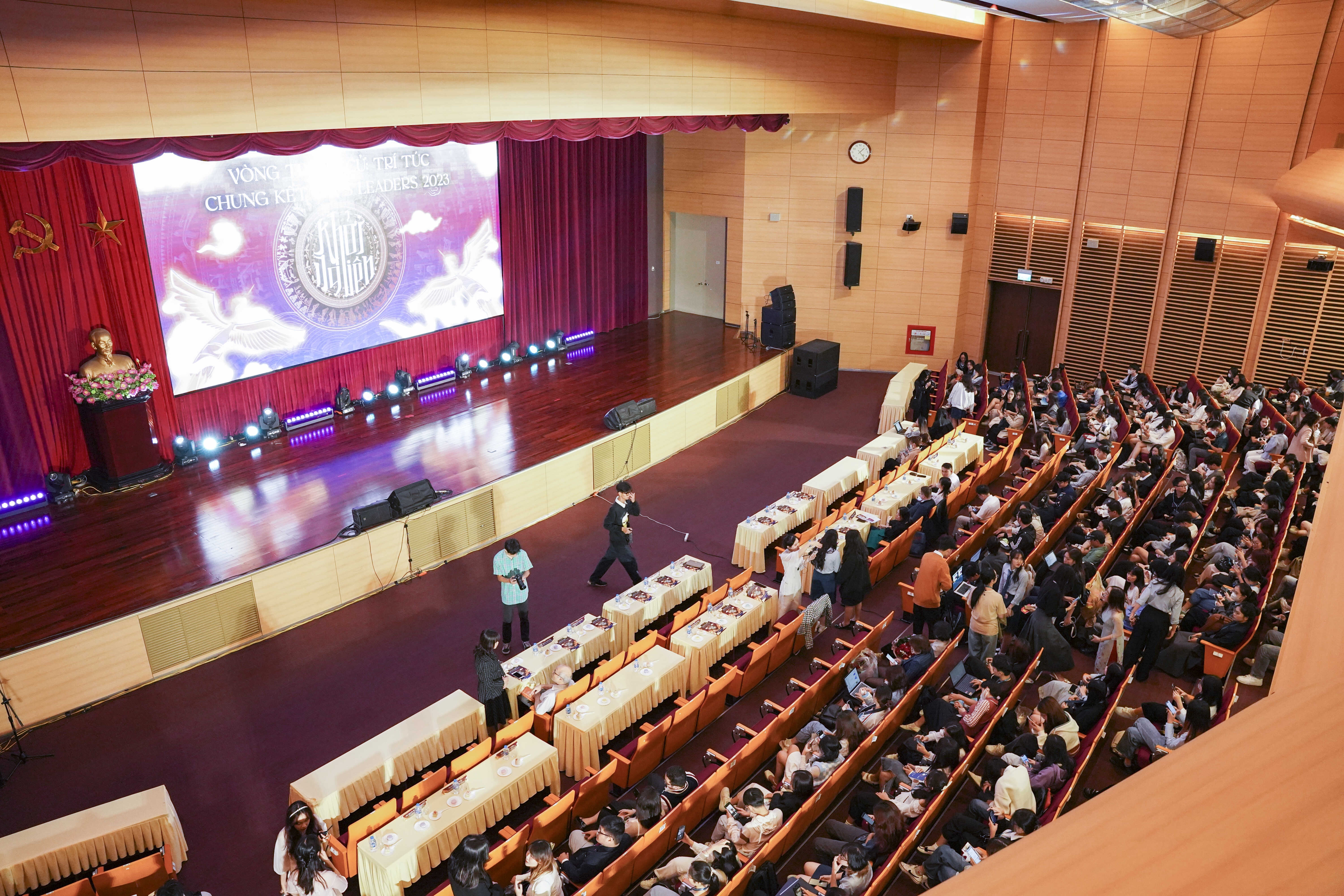 thu linh sinh vien anh 1