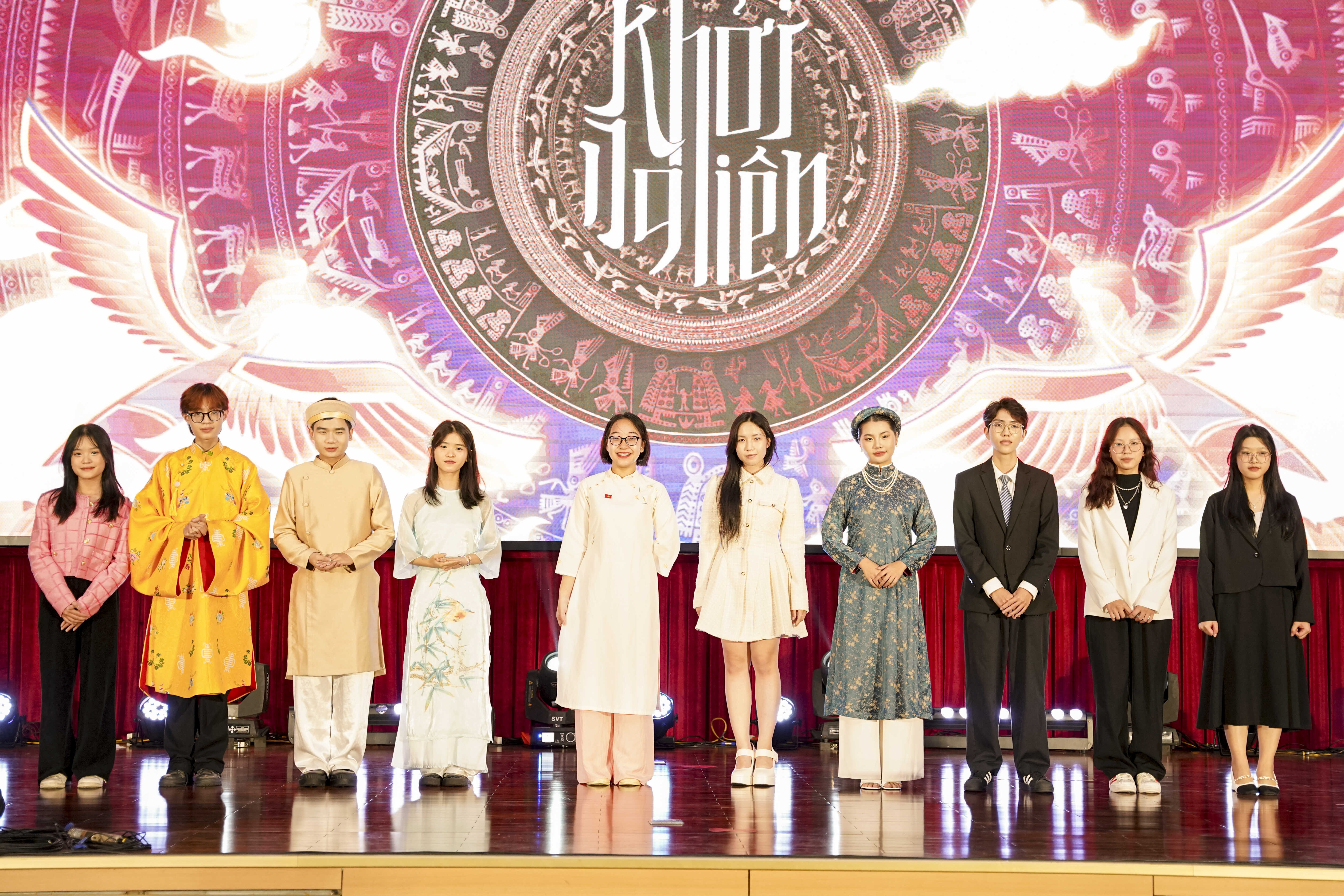 thu linh sinh vien anh 2