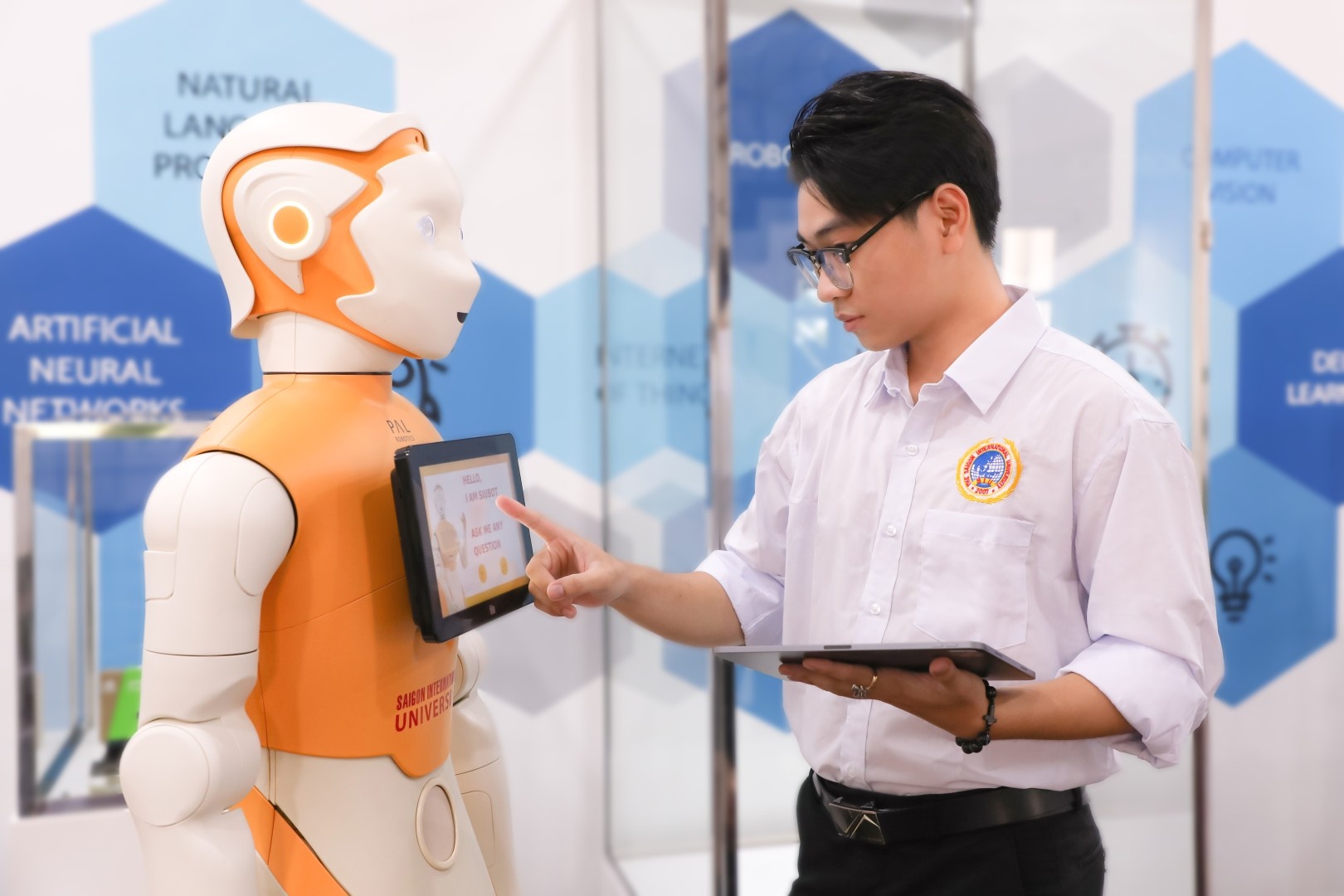 Truong thuong 2 ty dong cho luan an tien si xuat sac hinh anh