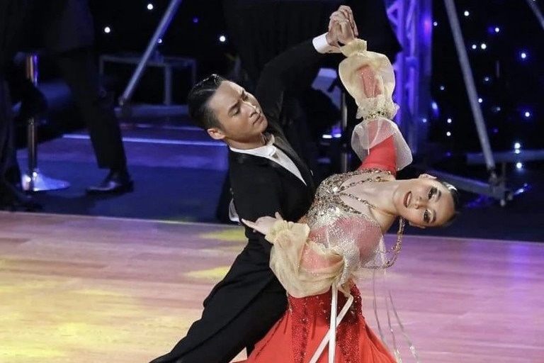 Anh em song sinh 17 tuoi cung thanh kien tuong dancesport hinh anh