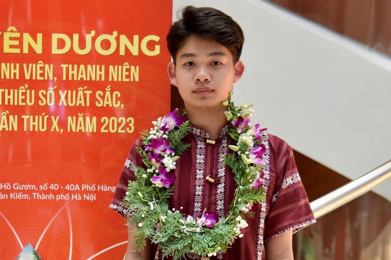 Nam sinh xu Nghe lam vai tho cam tu be chuoi gianh giai quoc te hinh anh