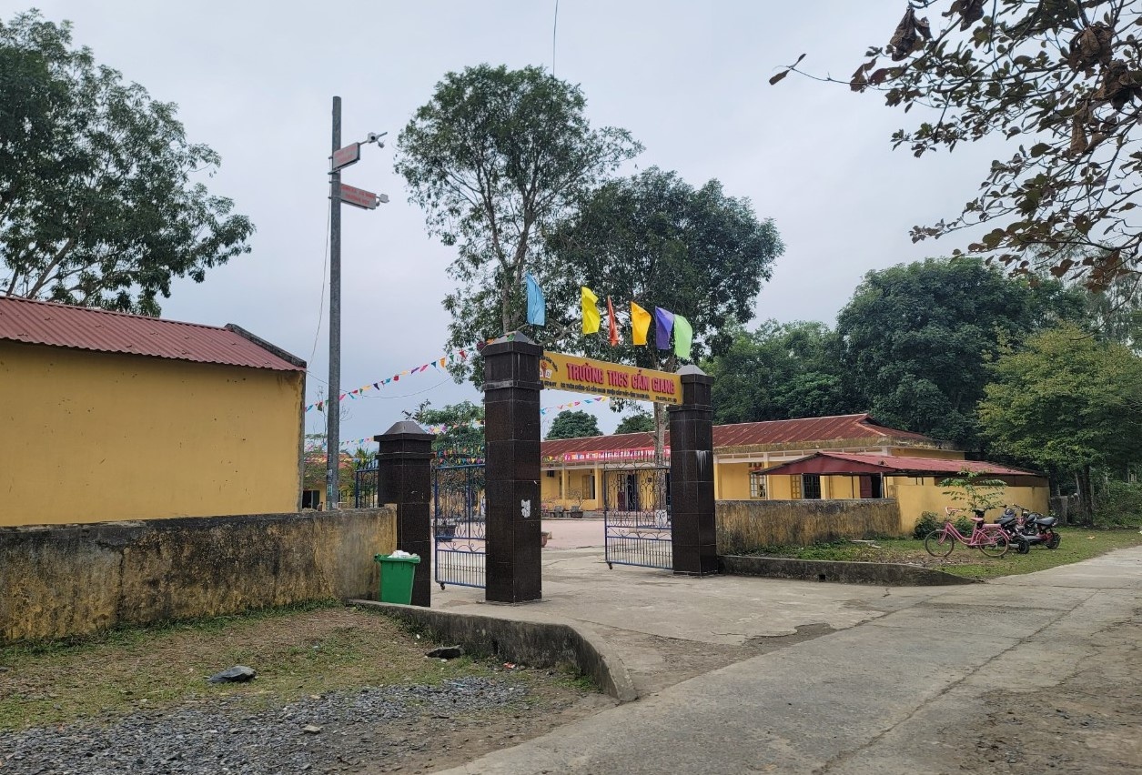 Mau thuan tren mang xa hoi, nu sinh lop 7 bi ban danh hoi dong hinh anh