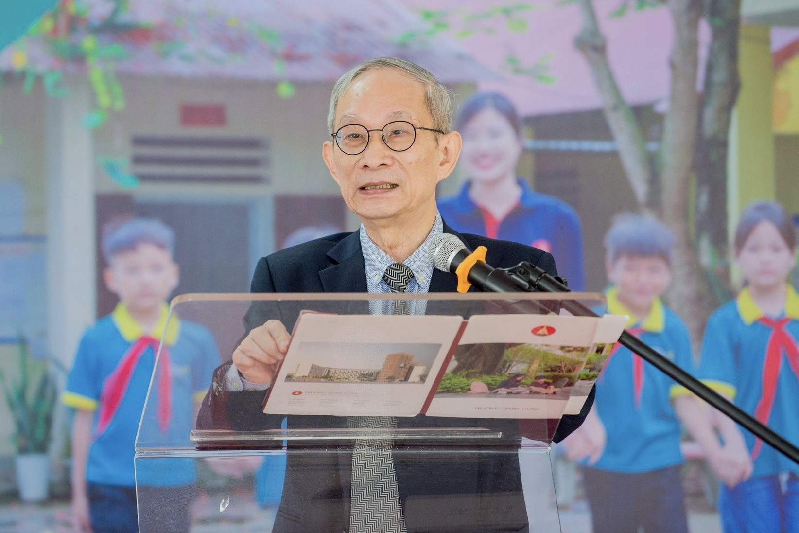 Hieu truong tai tro 100 ty dong xay truong tai huyen bien gioi hinh anh