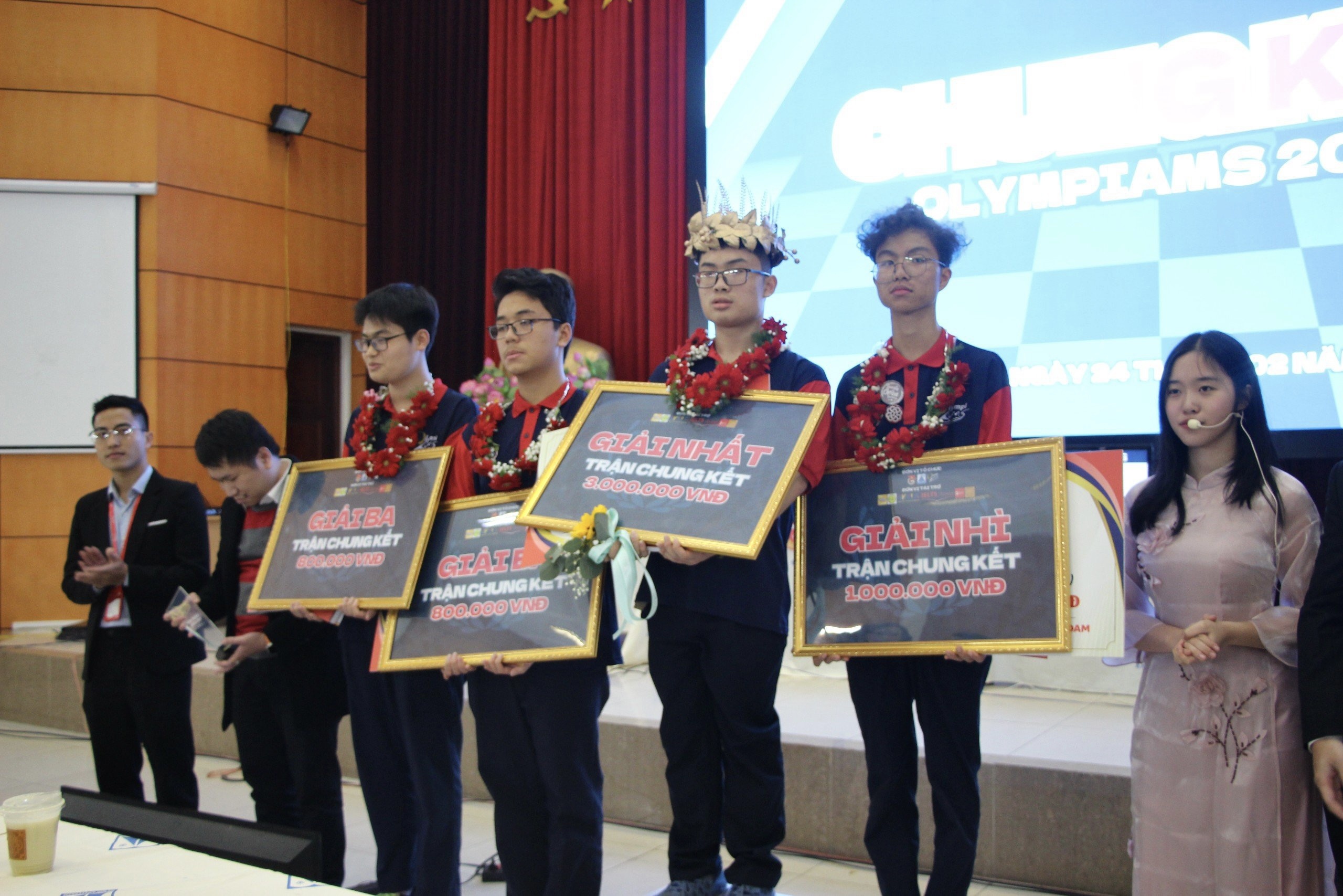 Hoc sinh truong Ams tao san choi mo phong Duong len dinh Olympia hinh anh