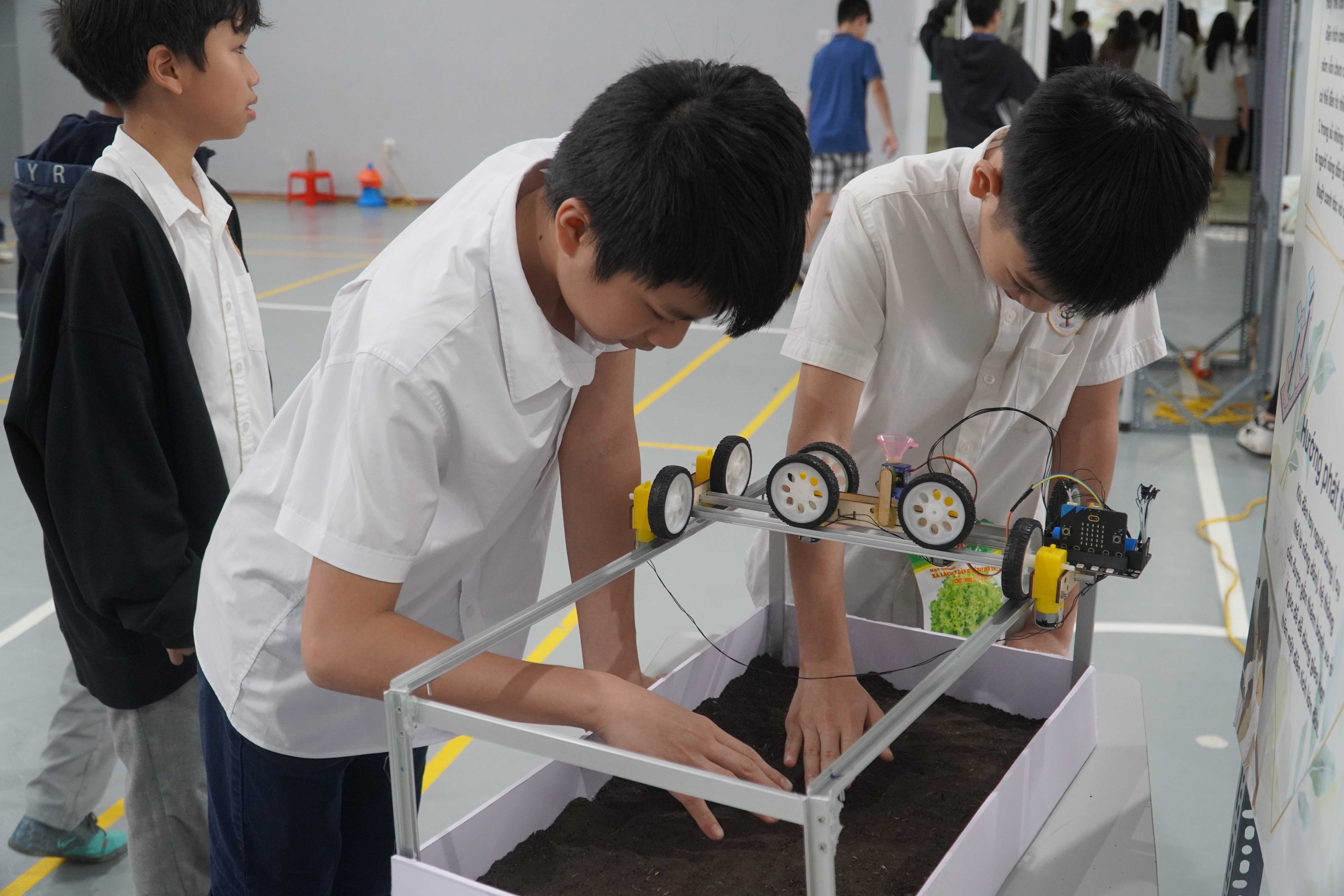 học sinh thi STEAM ảnh 6 hoc sinh thi STEAM anh 6