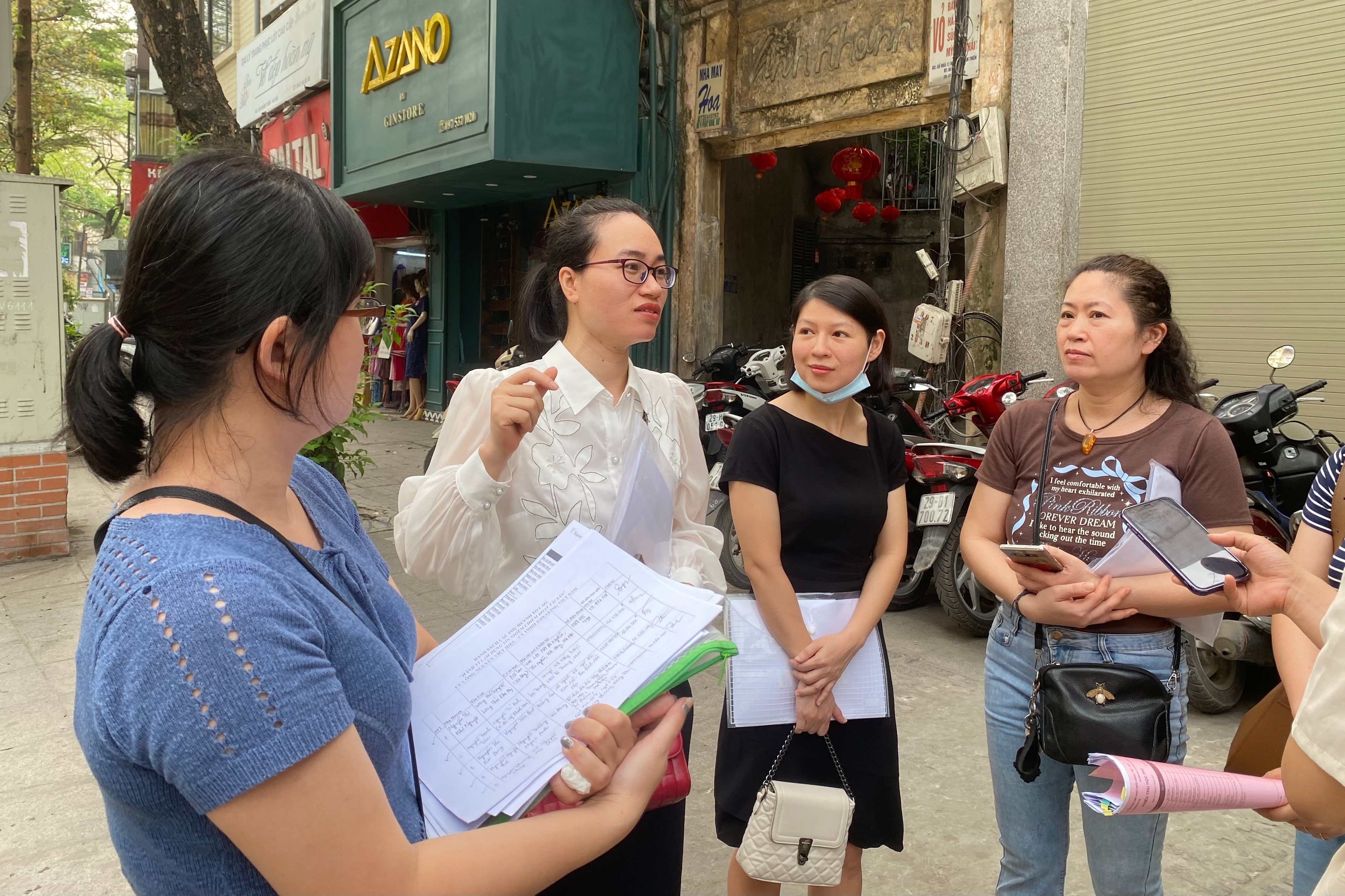 iSpeaking thu hoc phi roi boc hoi, phu huynh rong ra hai nam doi tien hinh anh