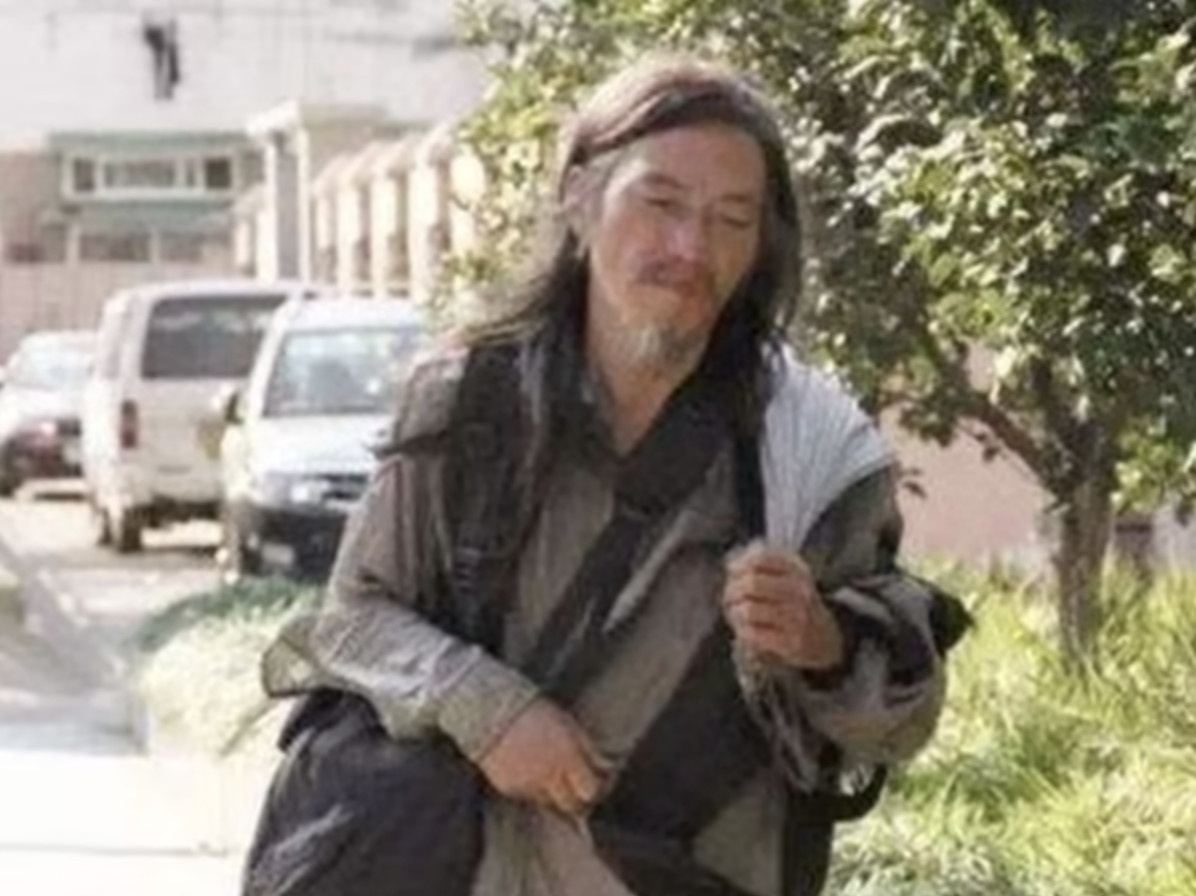 Bi kich thu khoa tro thanh nguoi nhat rac, lang thang suot 12 nam hinh anh