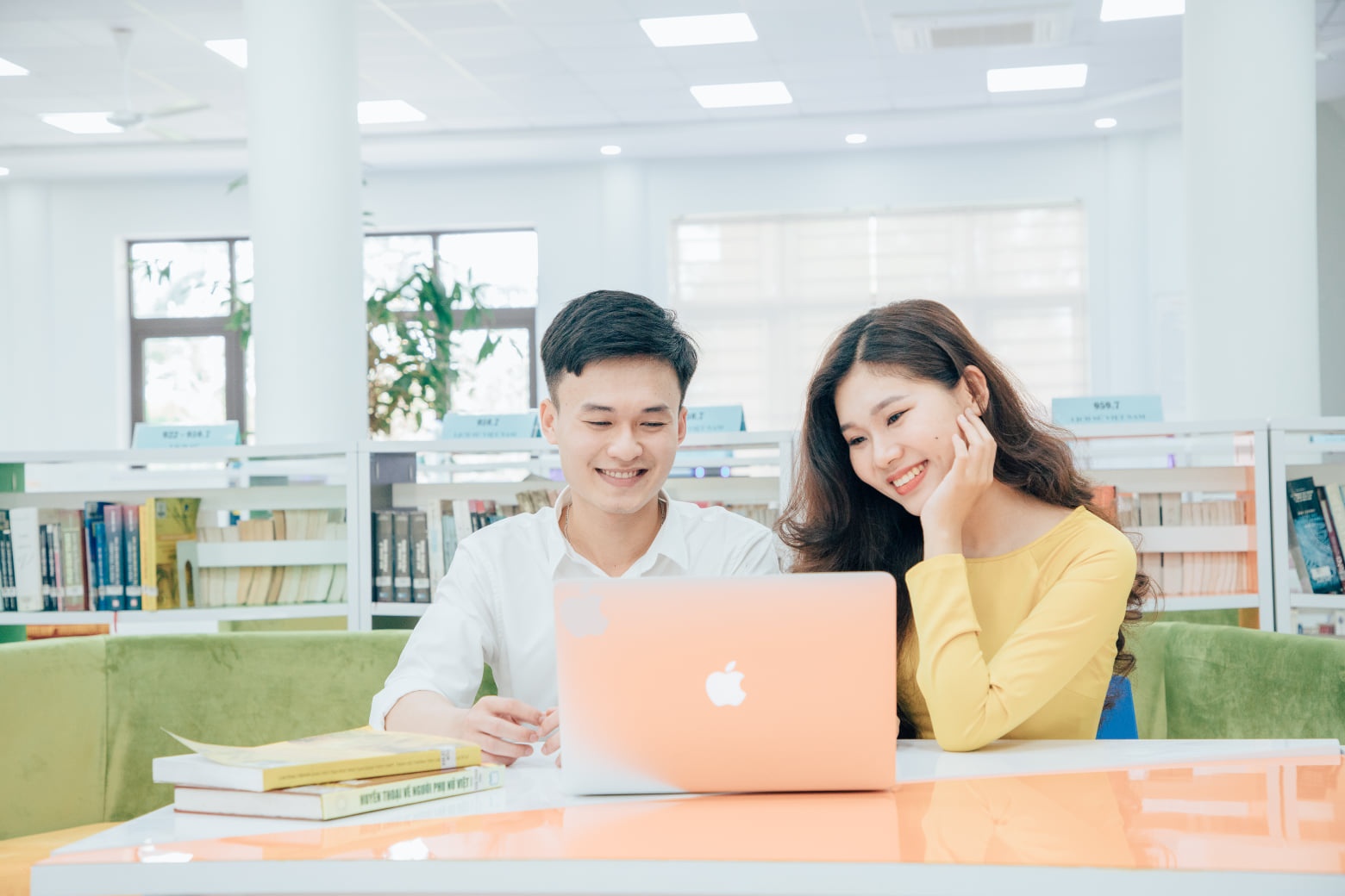 Dai hoc thuong tien cho nam sinh hoc nganh Mam non hinh anh