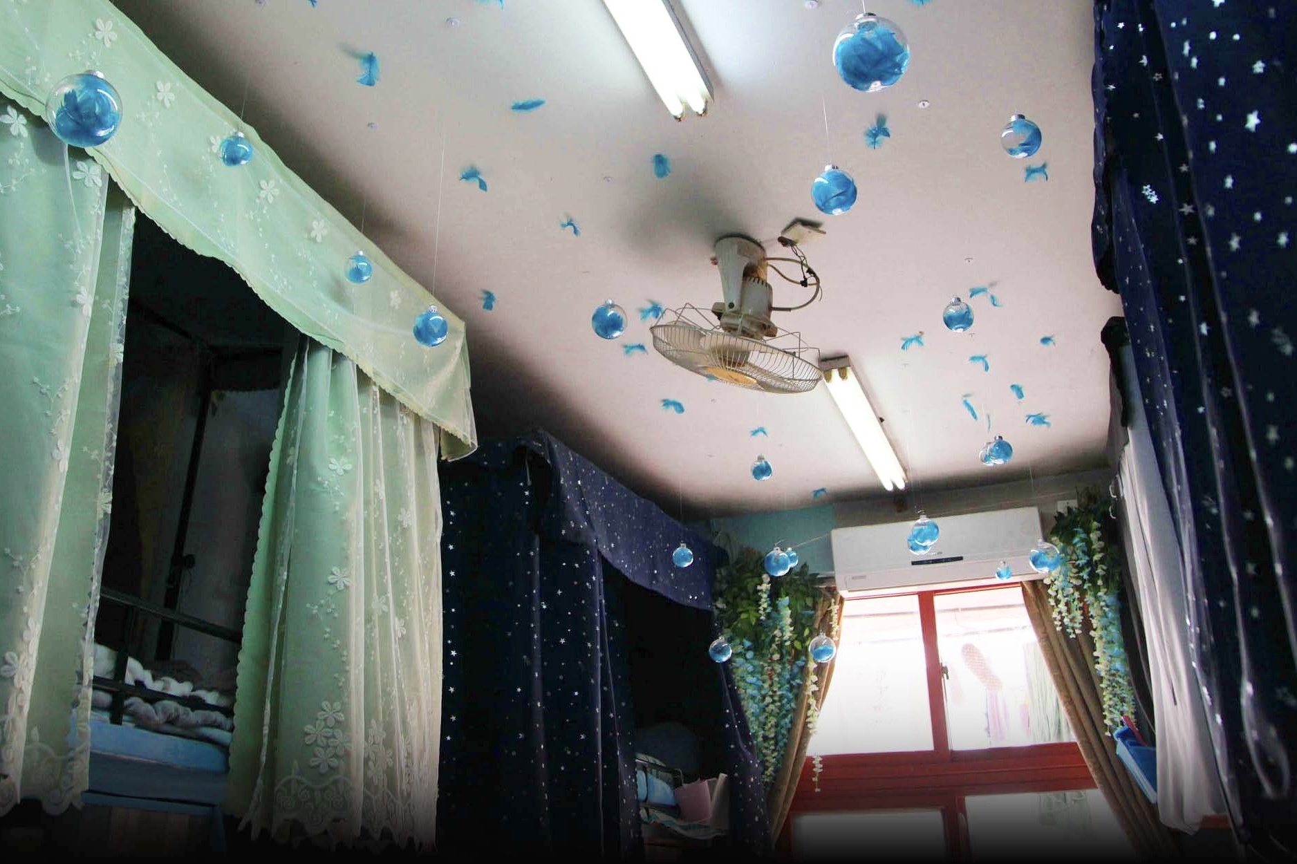 Vat dung don gian khien sinh vien bung no tranh cai hinh anh