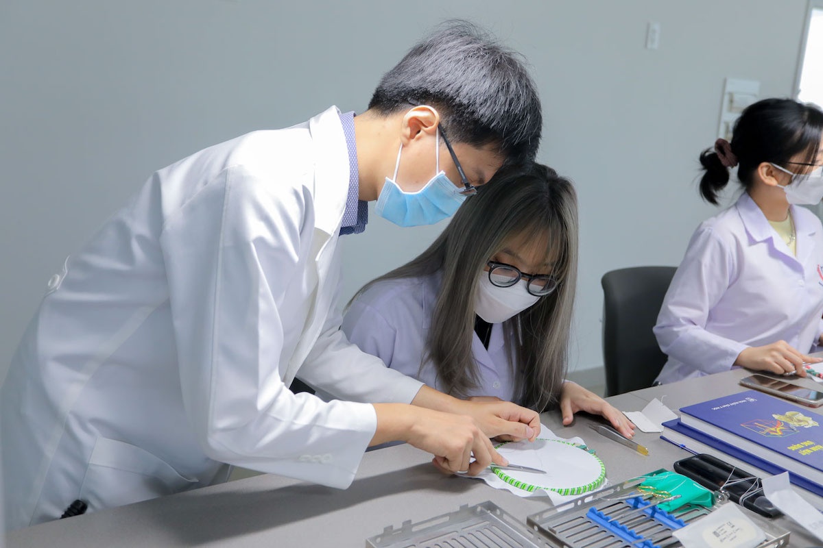 Hoc phi cac truong Y Duoc 2024, co truong thu 220 trieu dong/nam hinh anh